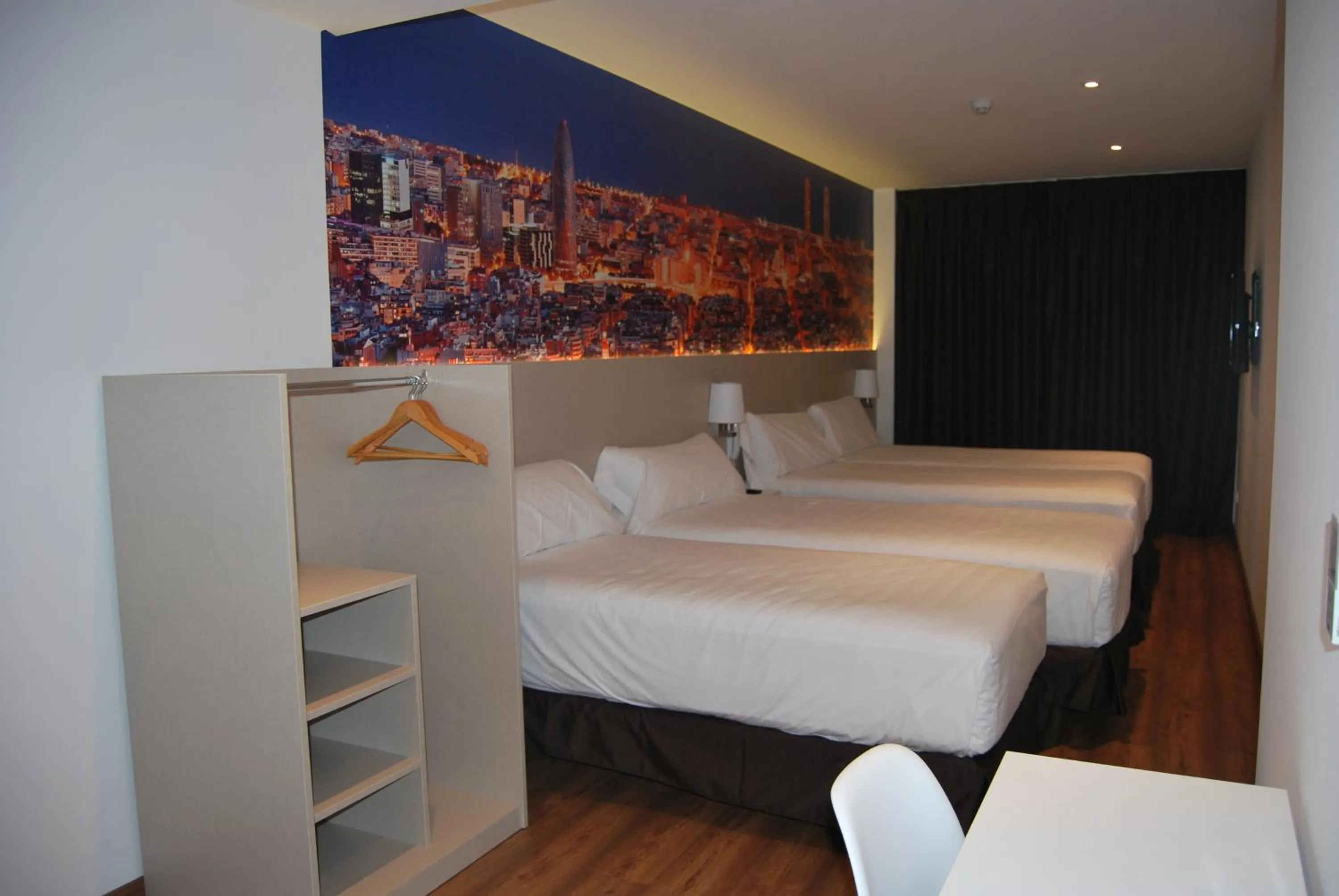 Photo of the whole room, Bed in Hotel BESTPRICE Gracia