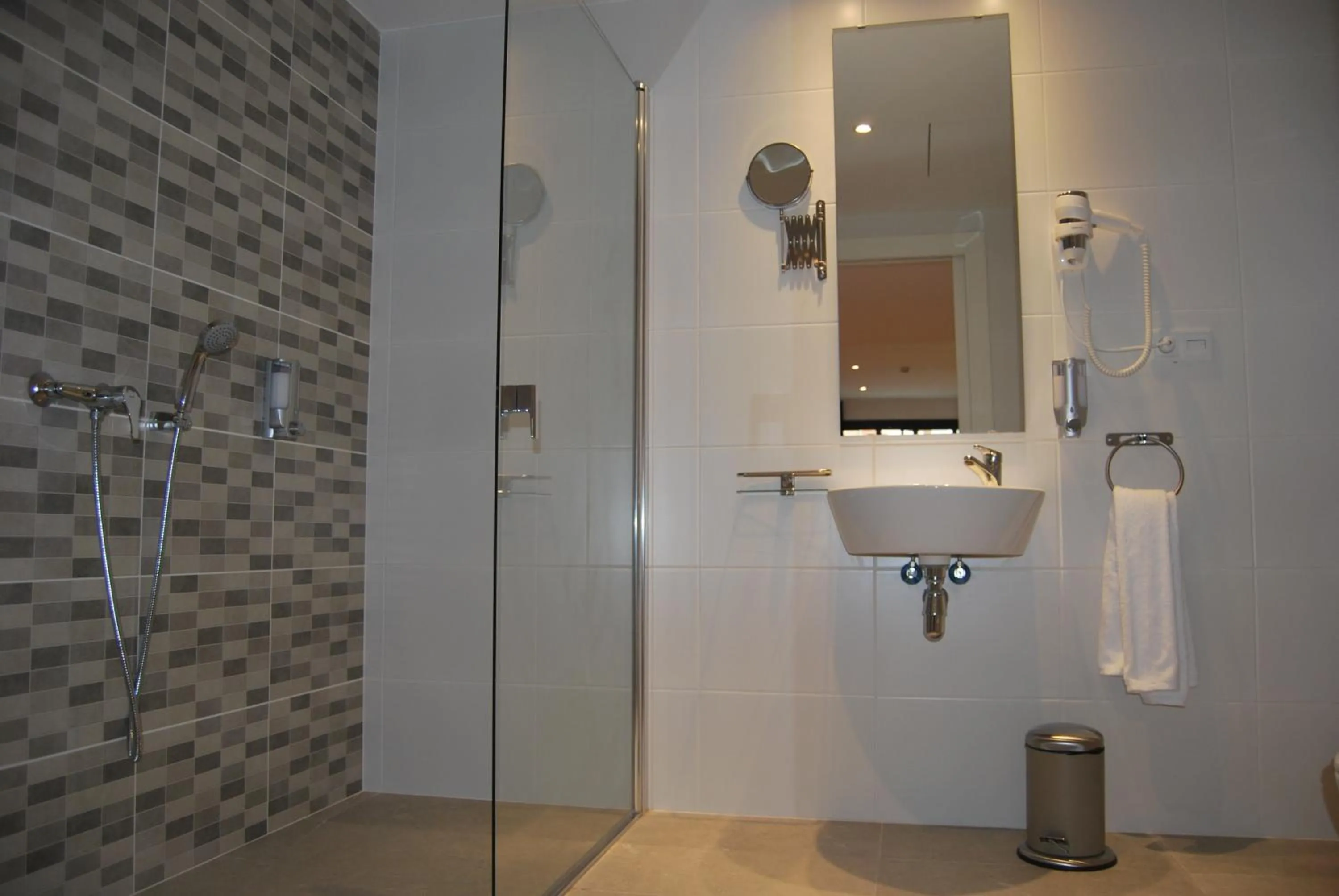 Bathroom in Hotel BESTPRICE Gracia