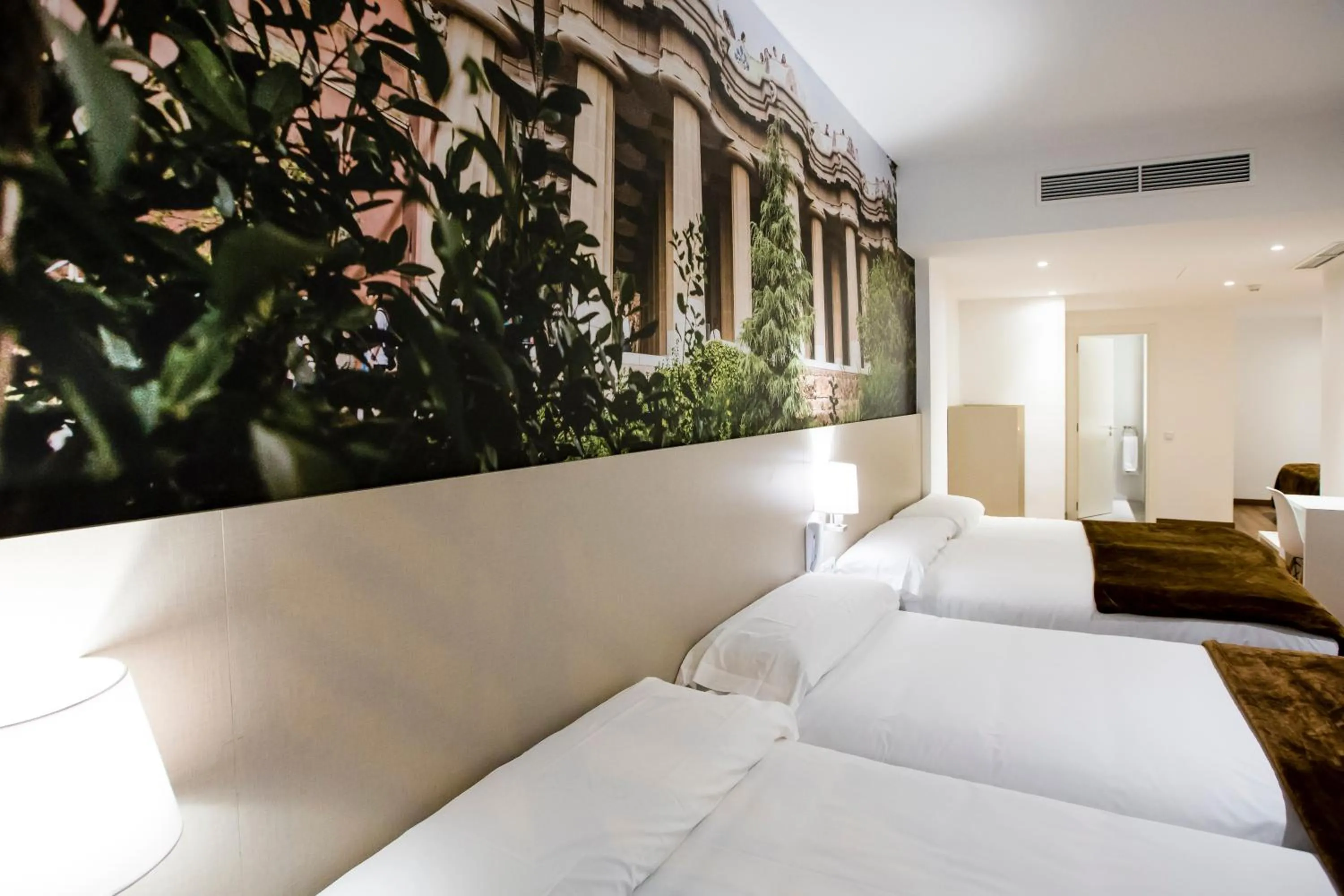 Photo of the whole room, Bed in Hotel BESTPRICE Gracia