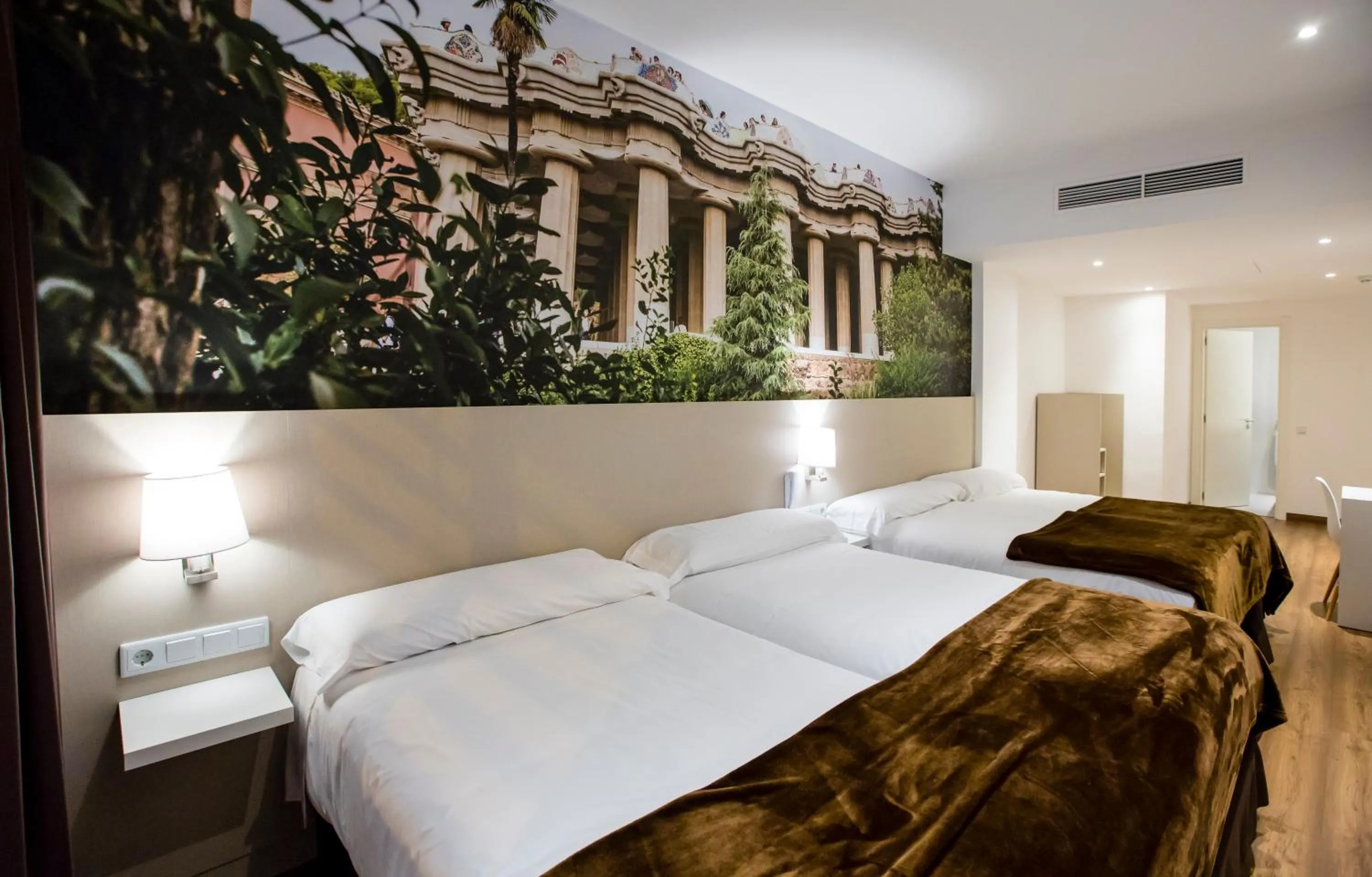 Photo of the whole room, Bed in Hotel BESTPRICE Gracia