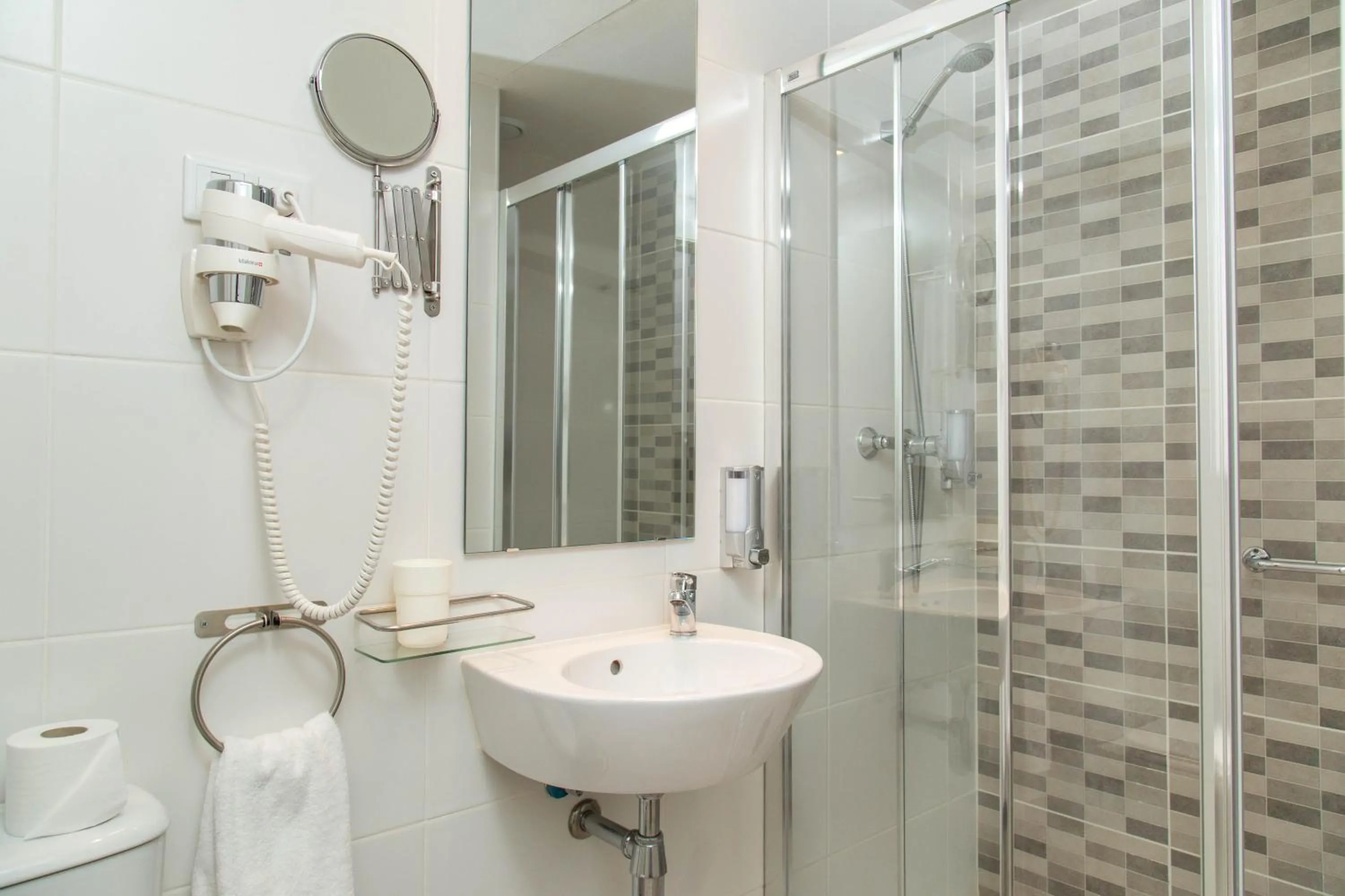 Bathroom in Hotel BESTPRICE Gracia