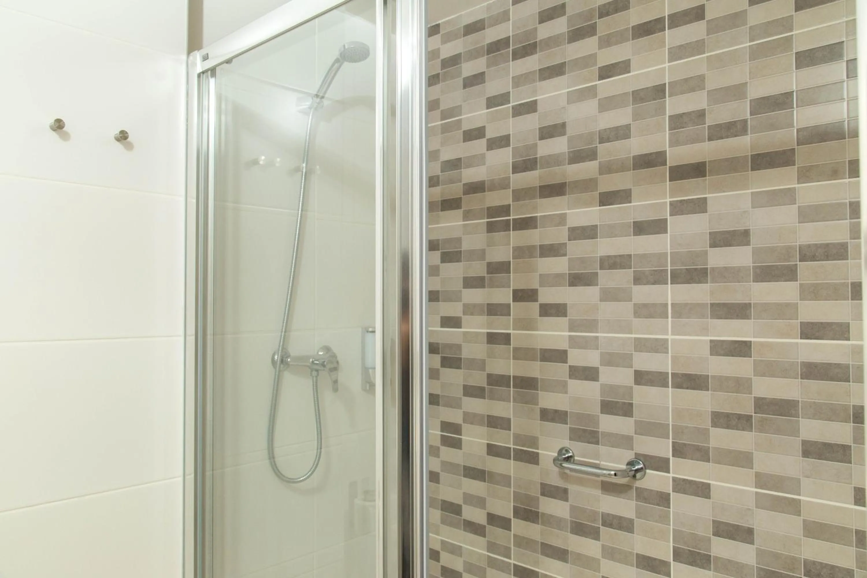 Shower in Hotel BESTPRICE Gracia