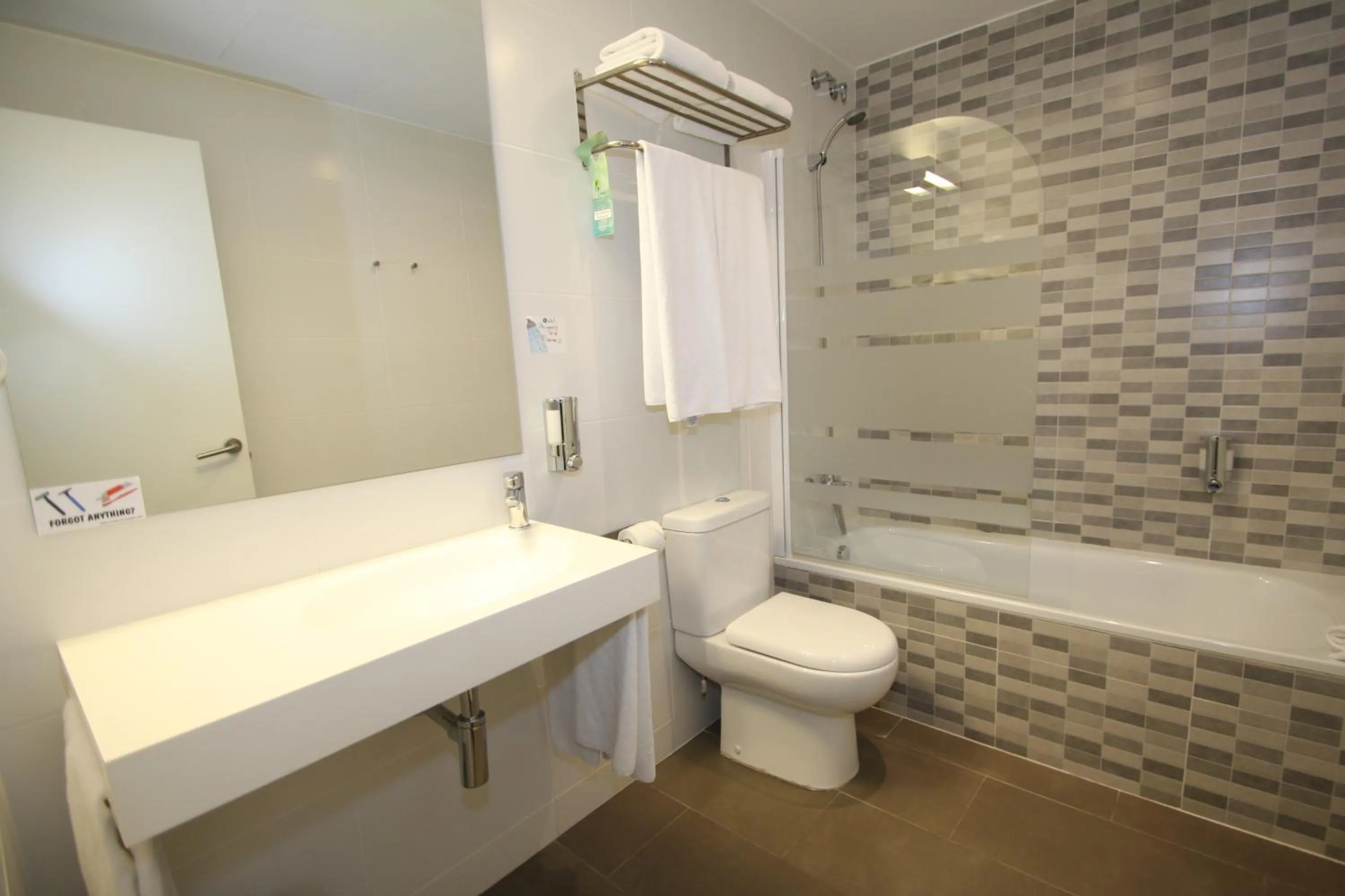 Bathroom in Hotel BESTPRICE Gracia