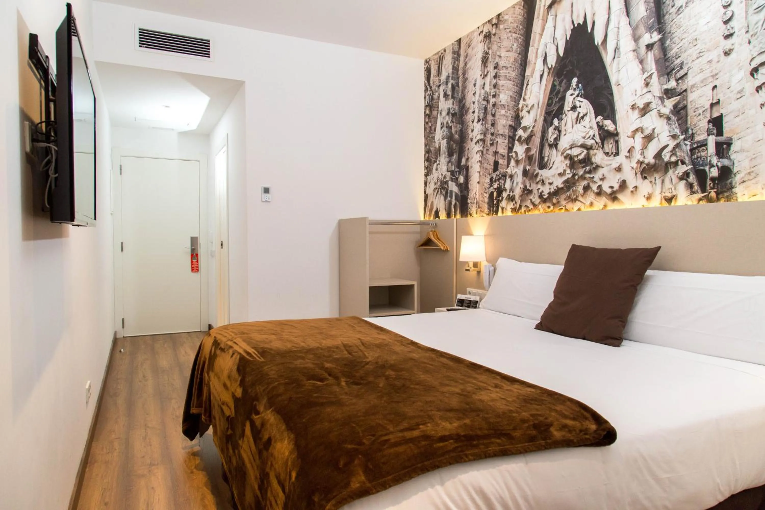 Photo of the whole room, Bed in Hotel BESTPRICE Gracia