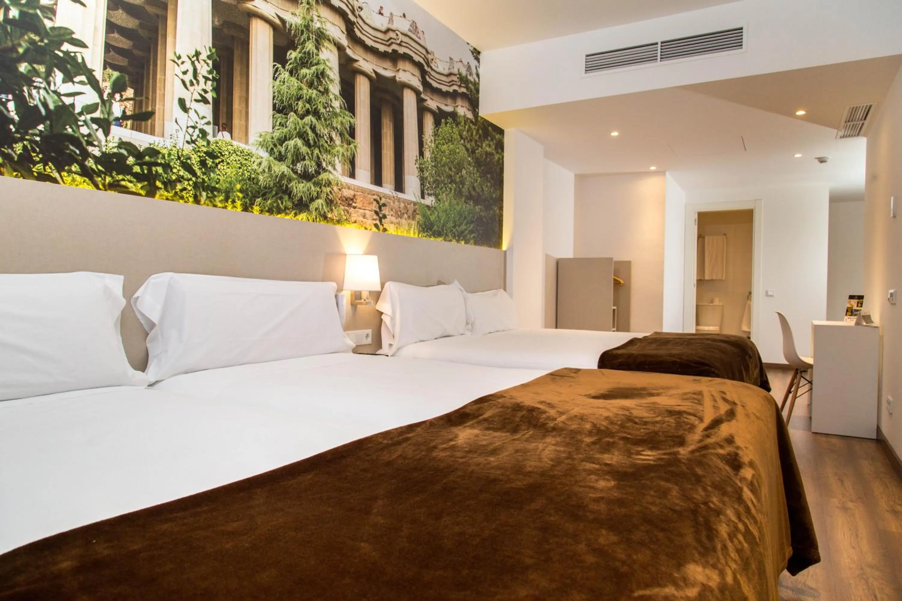 Photo of the whole room, Bed in Hotel BESTPRICE Gracia