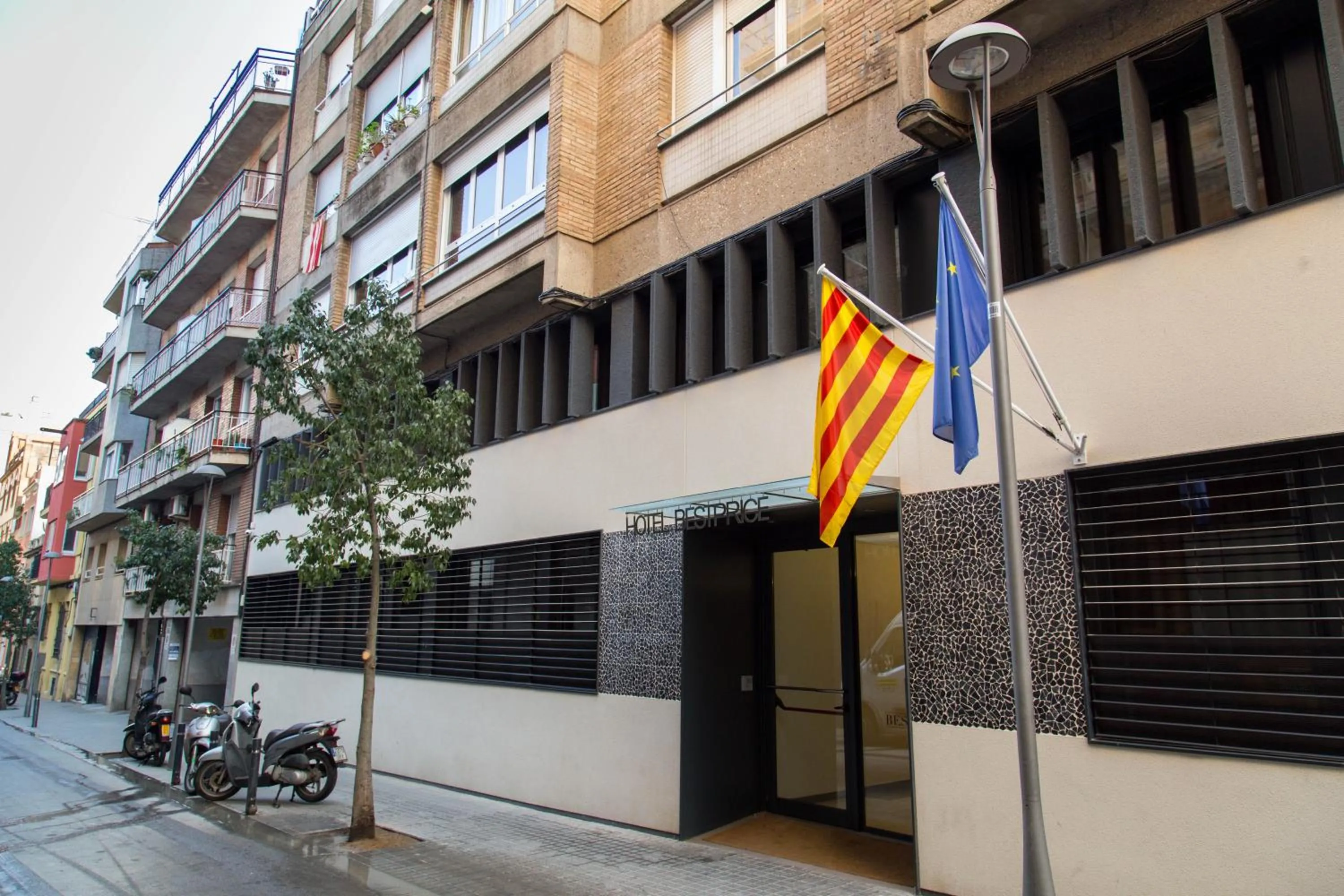 Facade/entrance in Hotel BESTPRICE Gracia