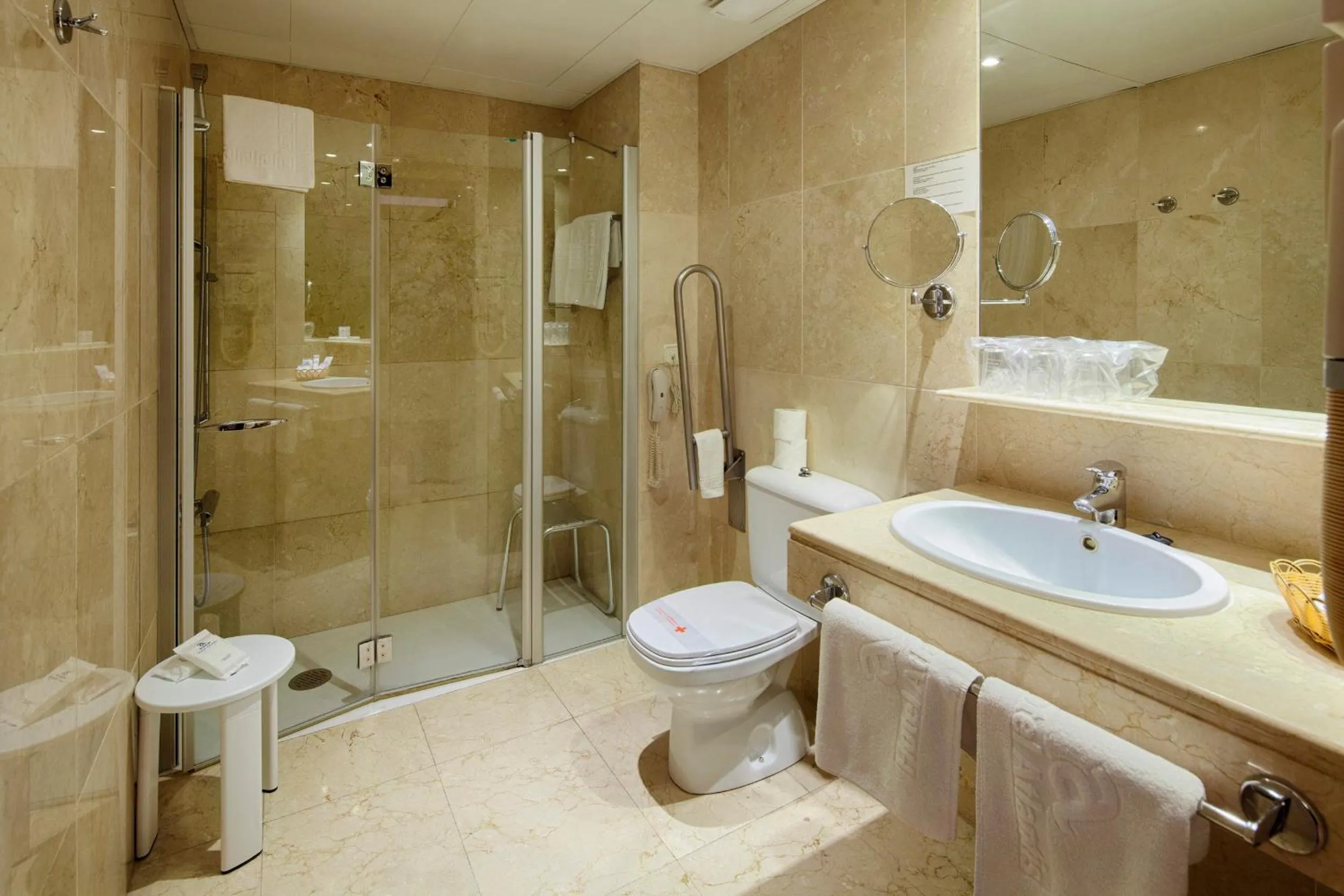 Bathroom in Atlantis by Atbcn