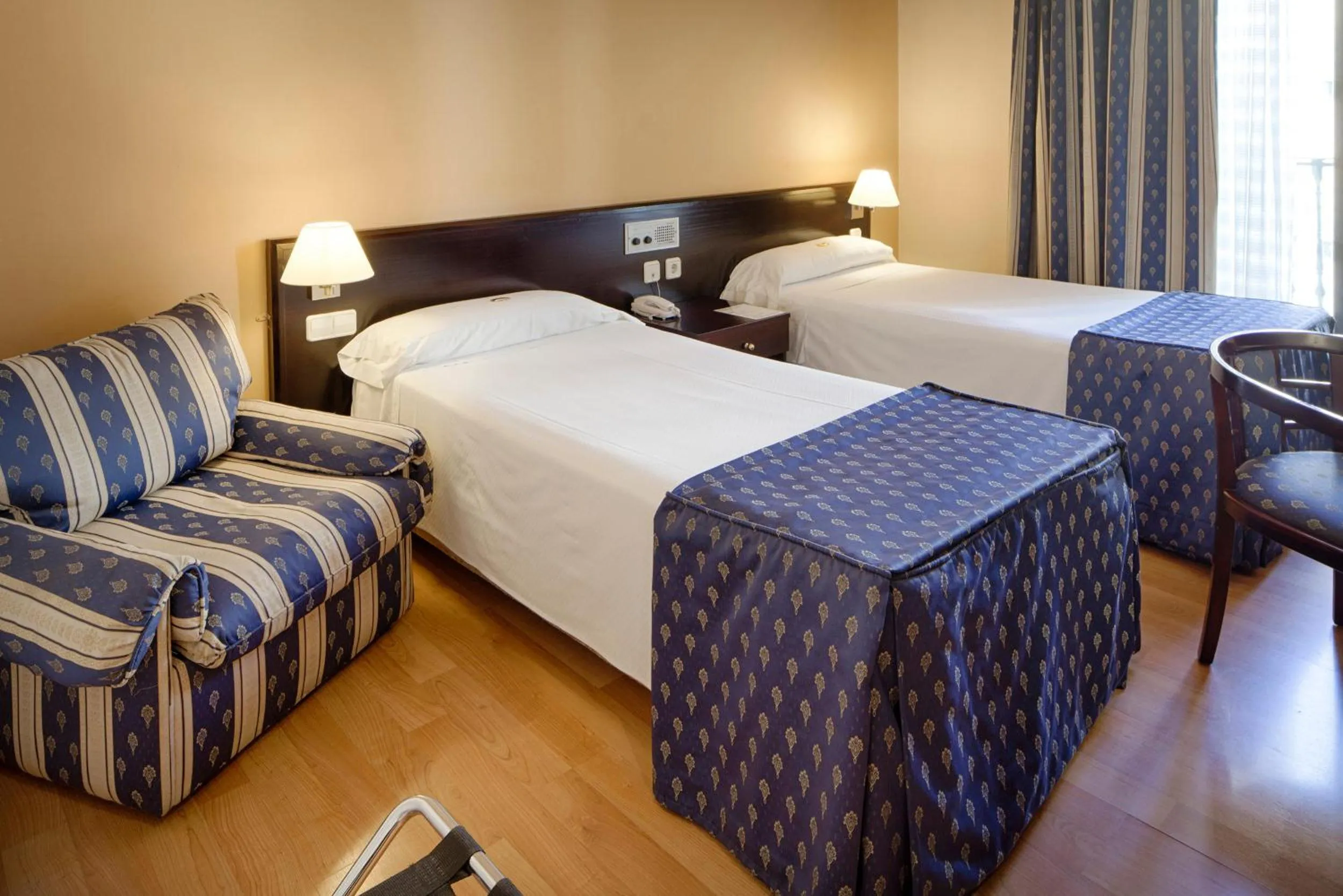 Photo of the whole room in Atlantis by Atbcn