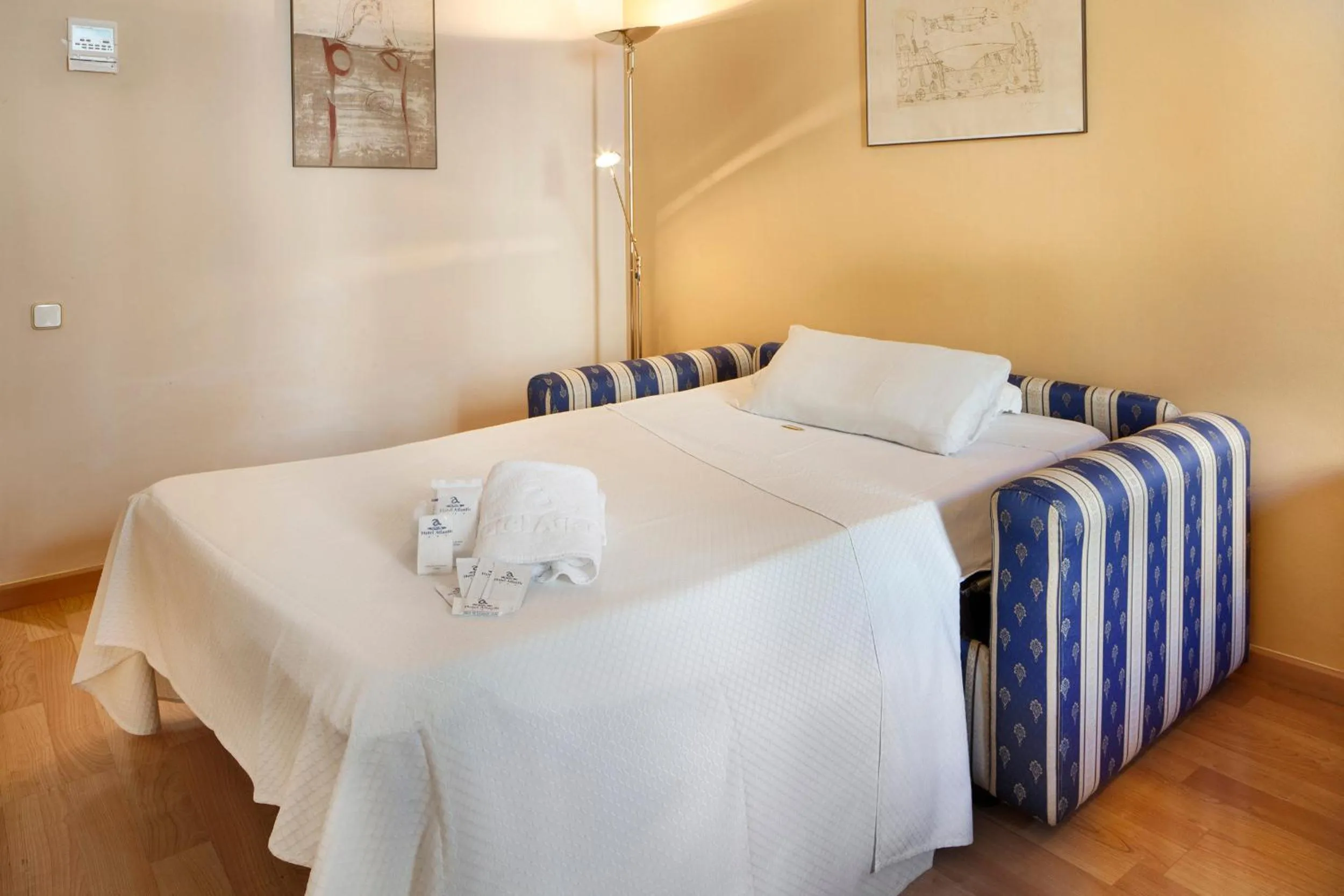 Bathroom in Atlantis by Atbcn