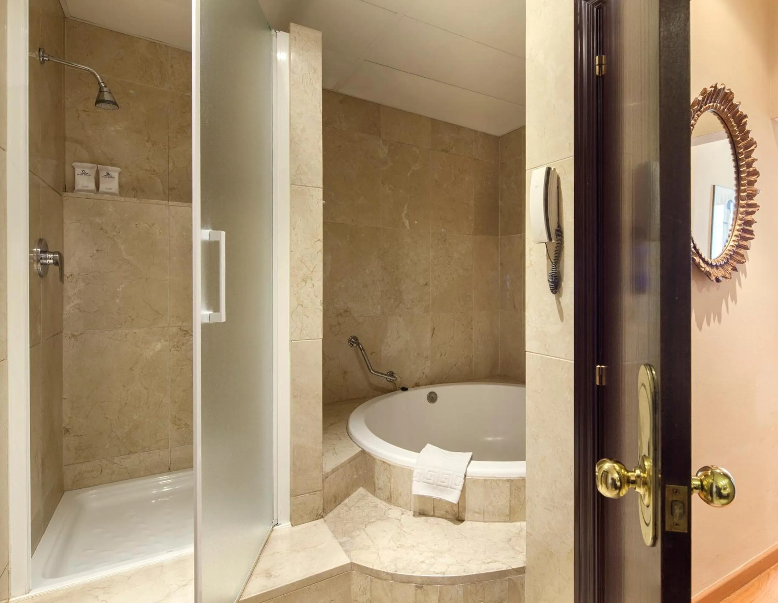 Bathroom in Atlantis by Atbcn