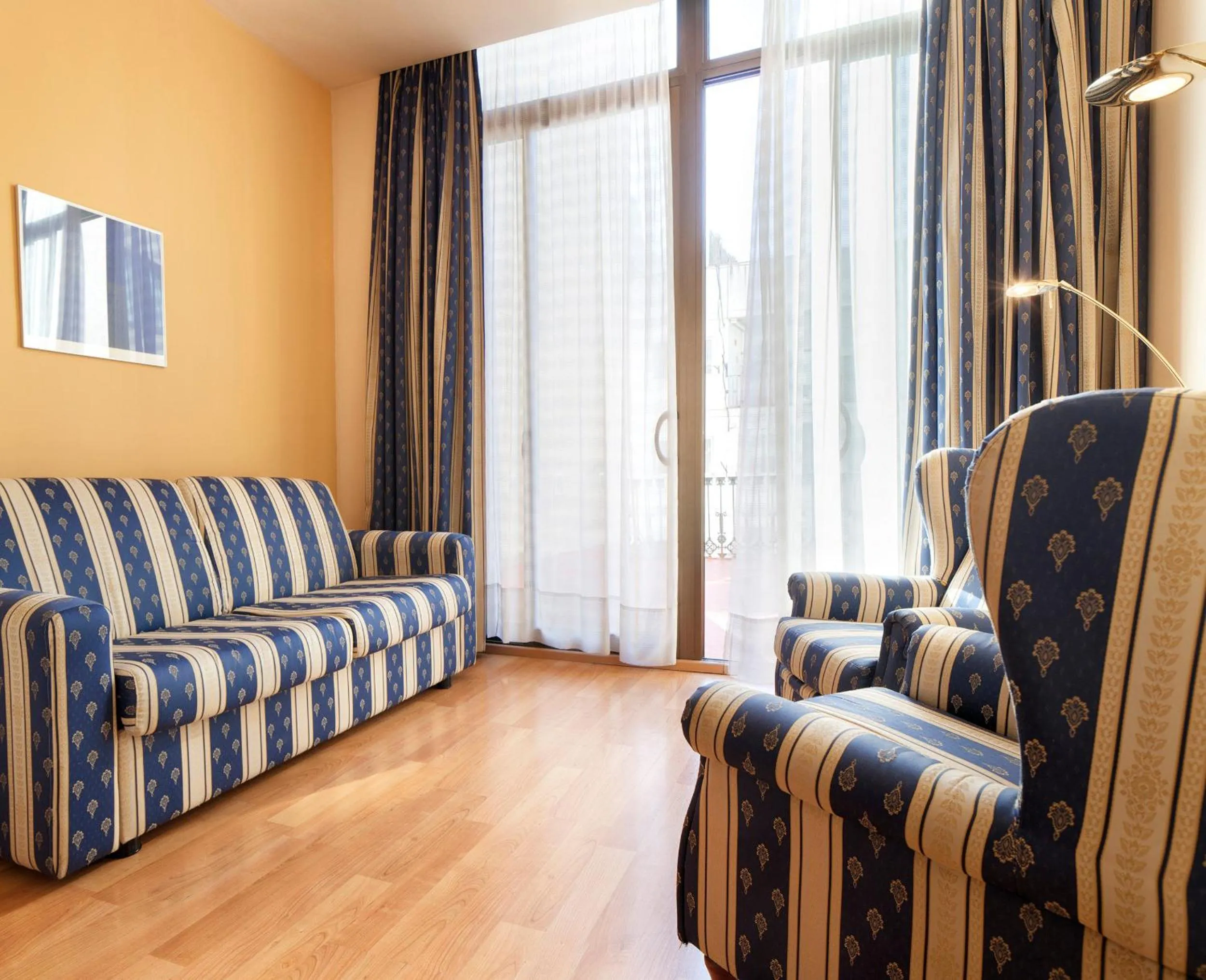 Photo of the whole room in Atlantis by Atbcn