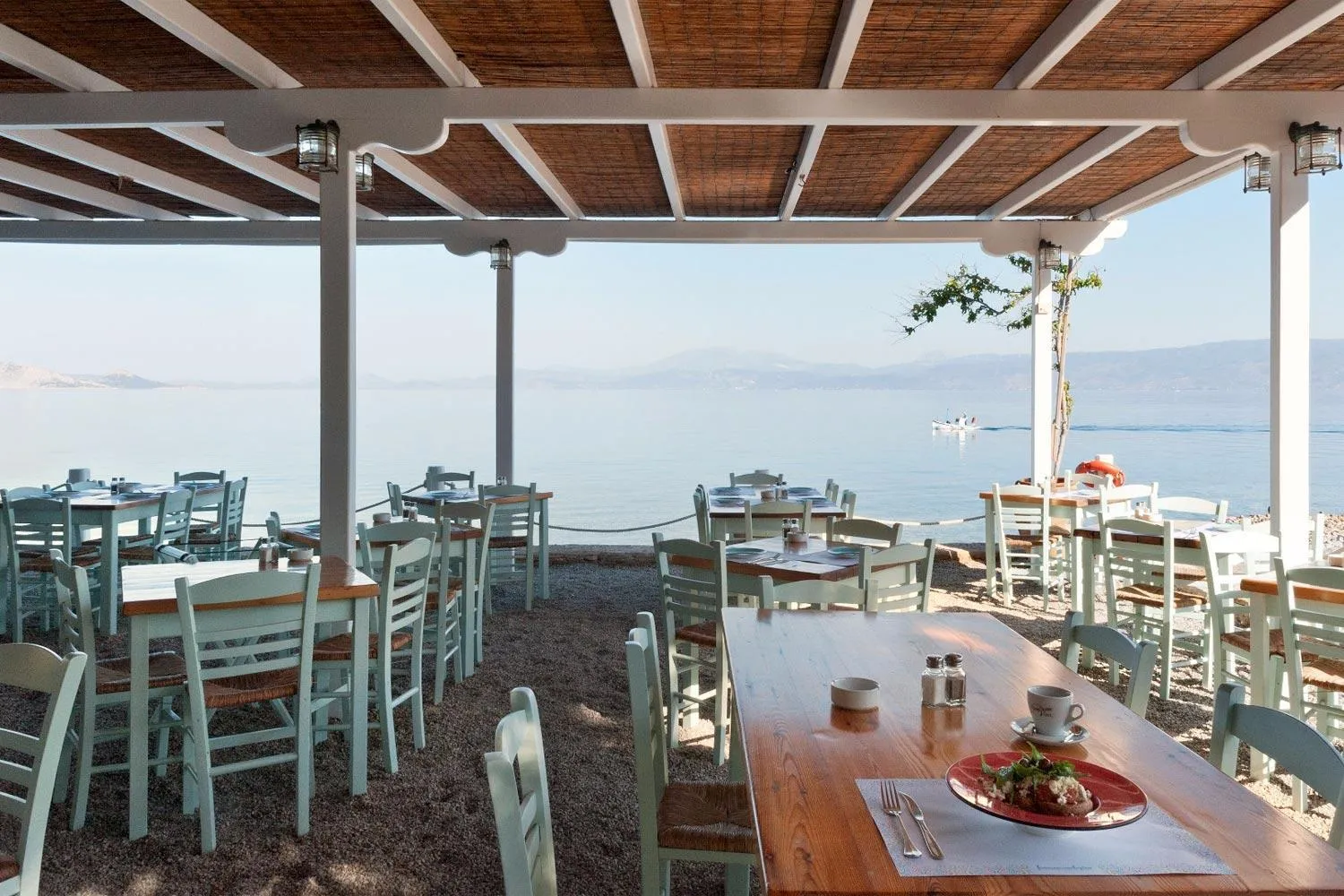 Restaurant/places to eat in Vlichos Studio Apartment