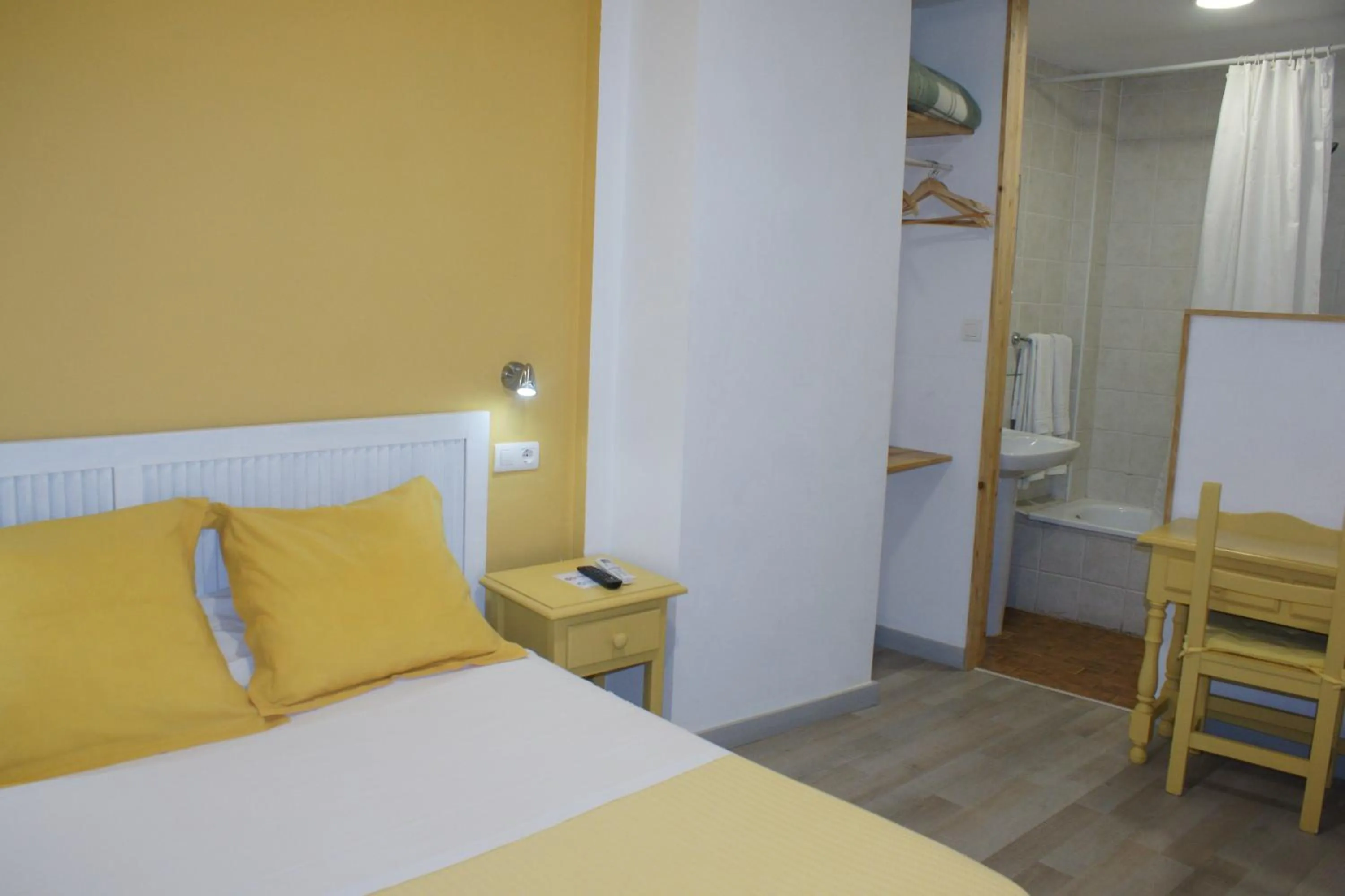 Bedroom, Bed in Hostal Puerto Beach