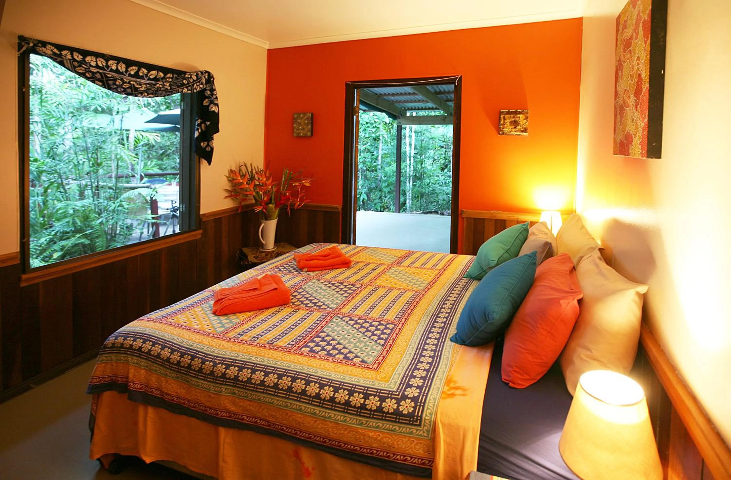 Photo of the whole room, Bed in Tropical Bliss bed and breakfast