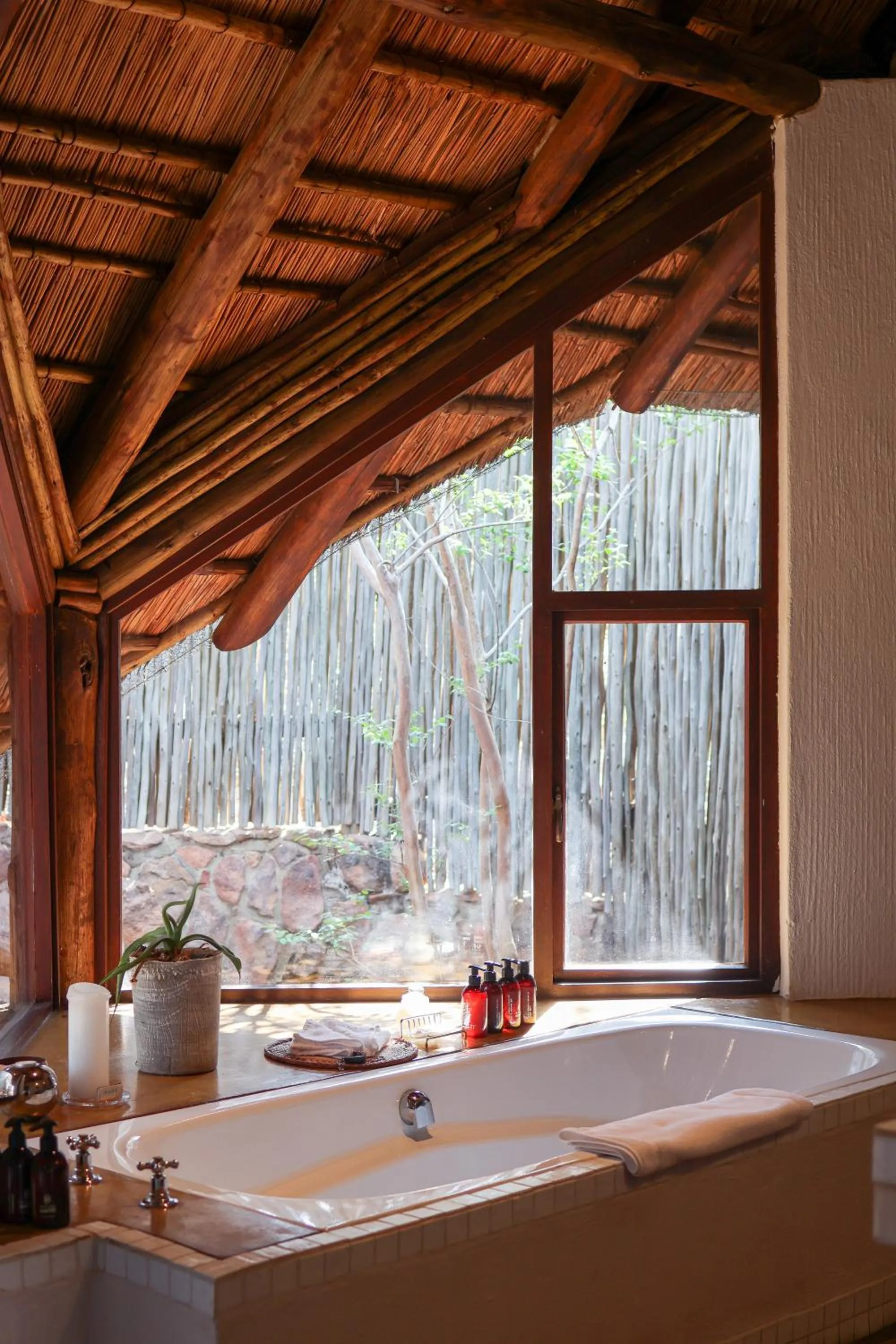 Bath in Tshwene Lodge