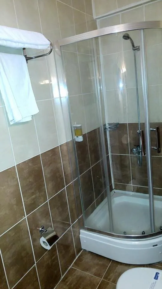 Shower in Butik Ertur Hotel