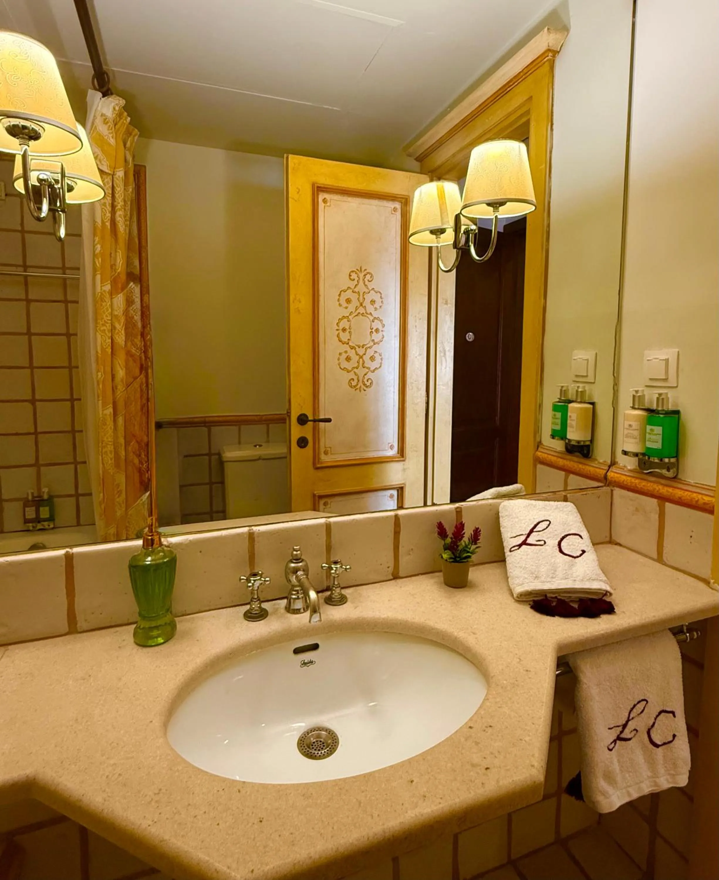 Bathroom in Great Greece Le Convivial Suites