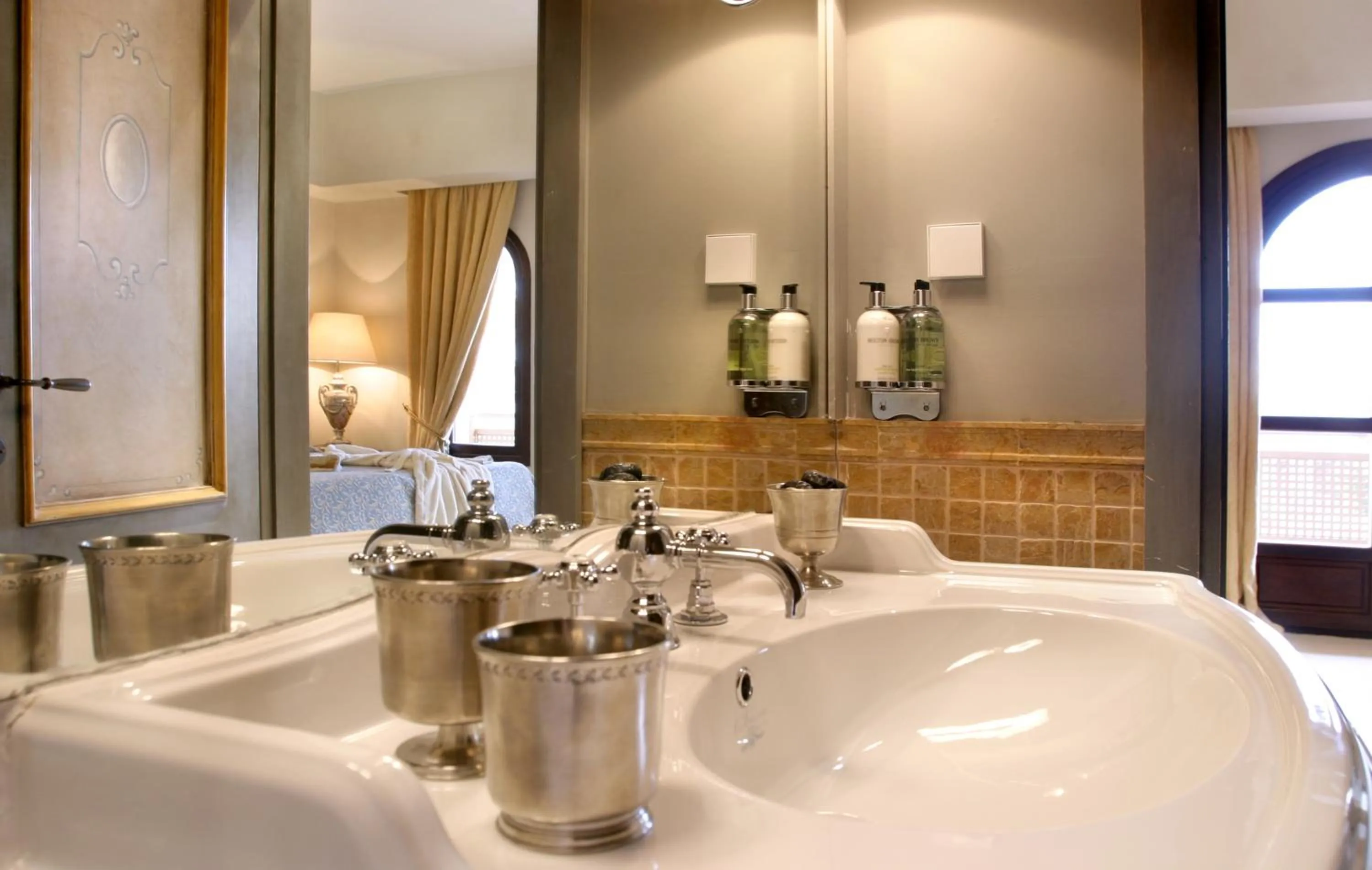 Decorative detail in Great Greece Le Convivial Suites