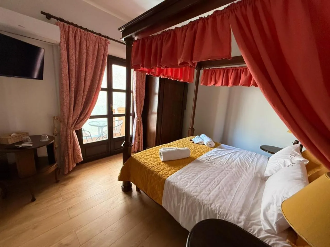 Bed in Great Greece Le Convivial Suites