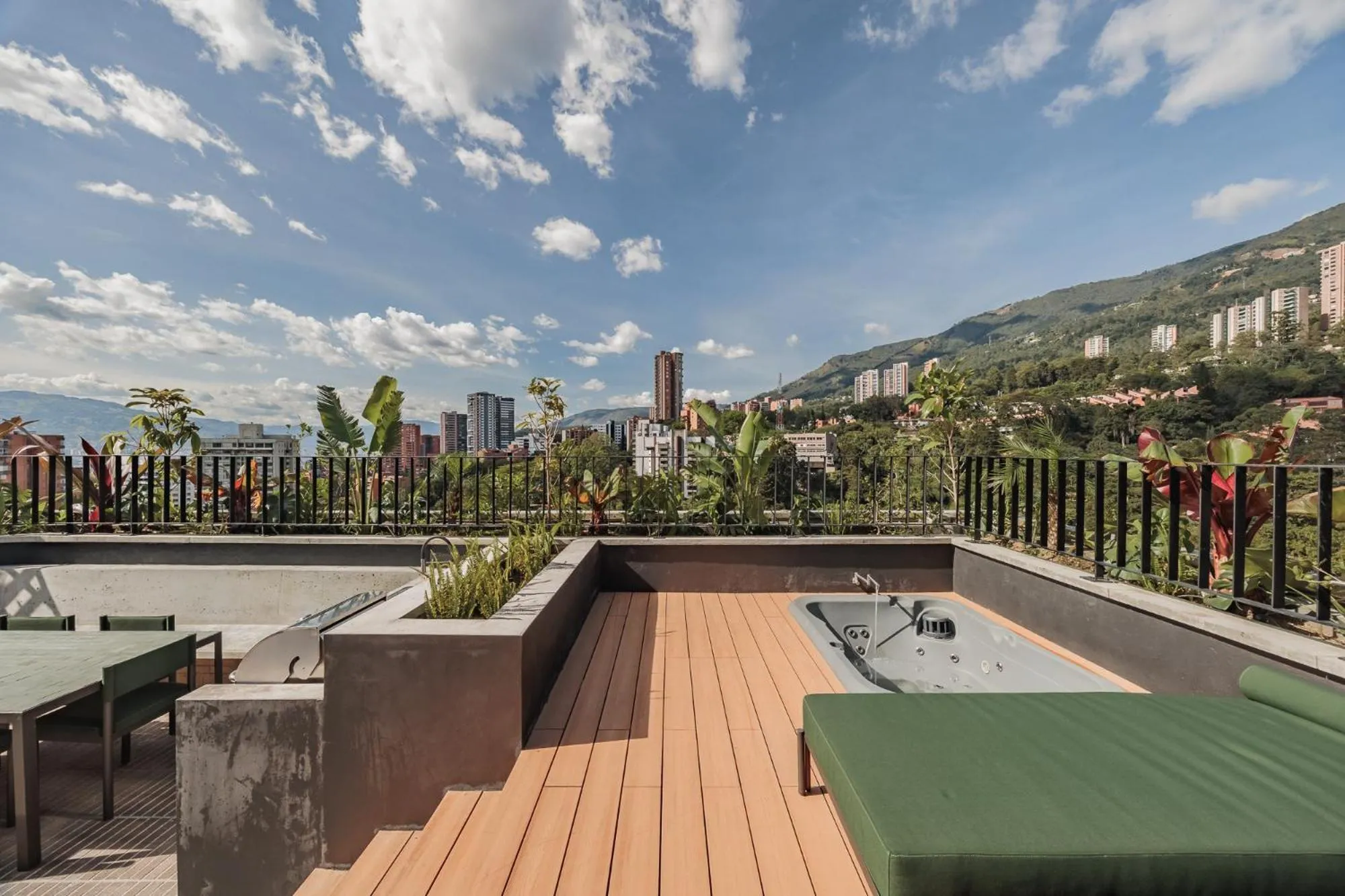 Hot Tub in The Somos Loho Hotel