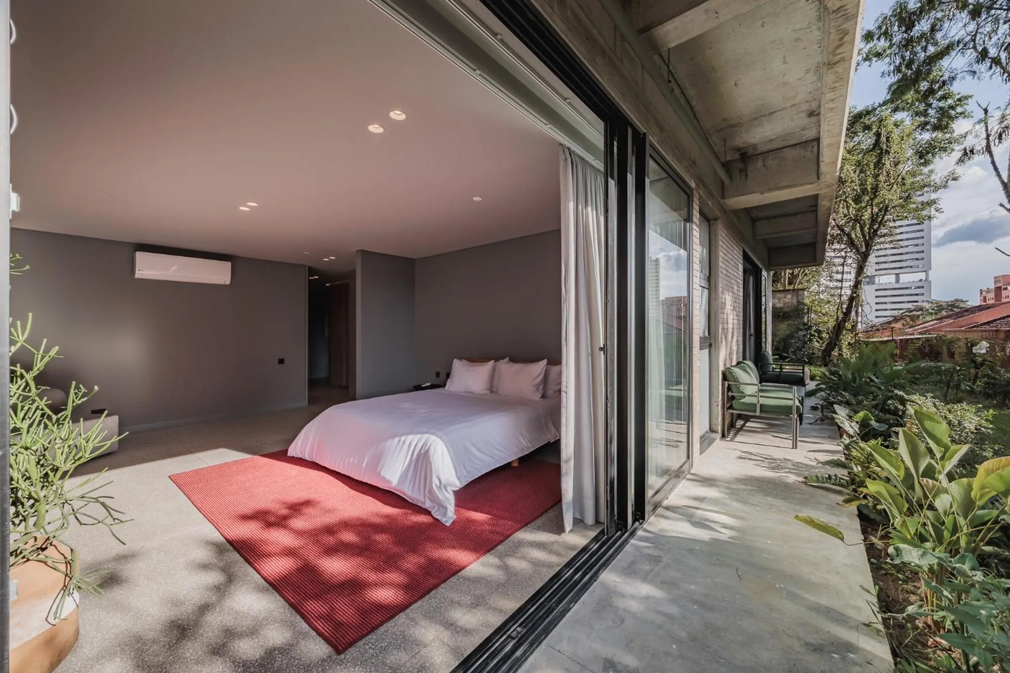 Balcony/Terrace, Bed in The Somos Loho Hotel