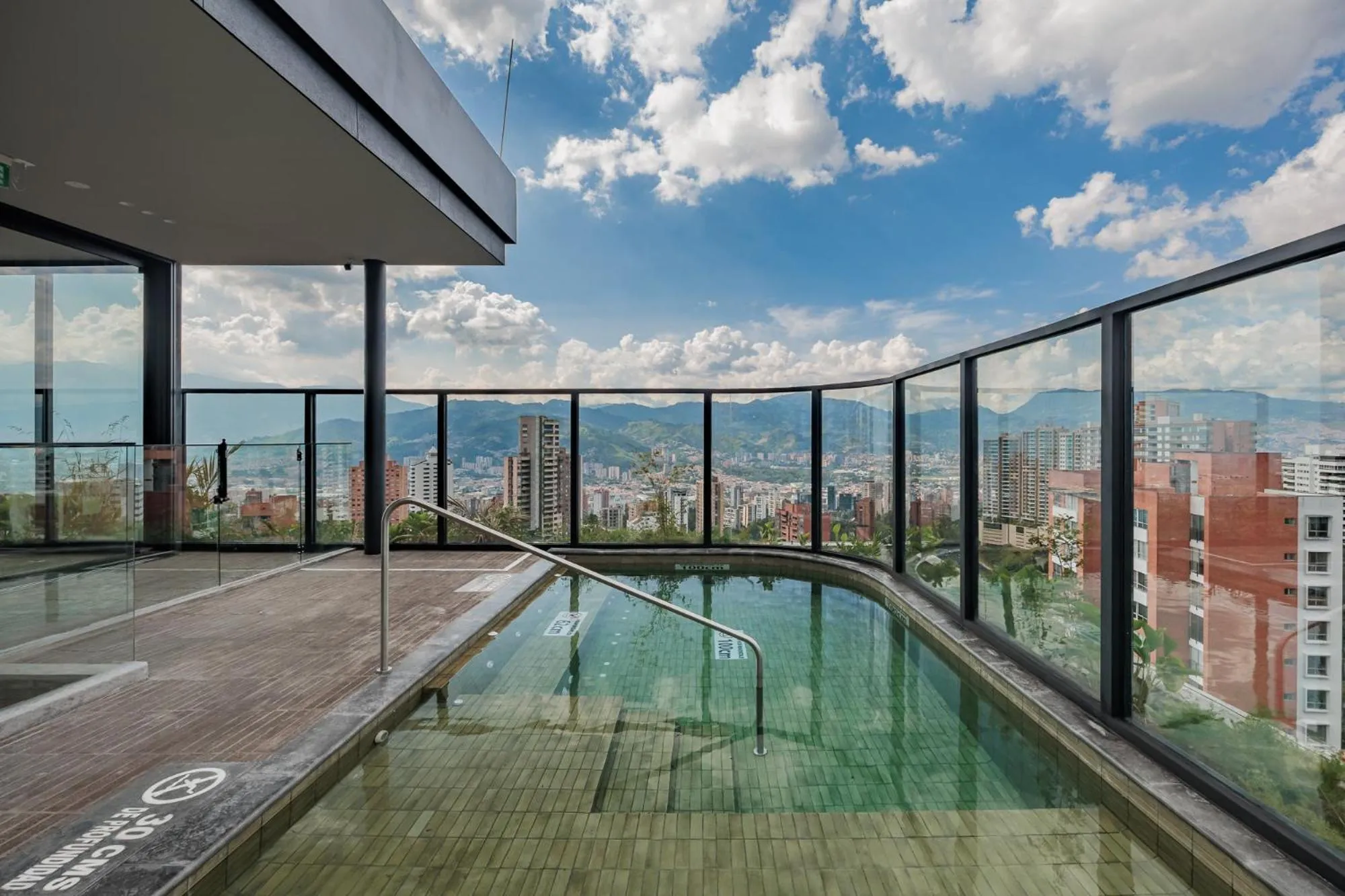 Day in The Somos Loho Hotel