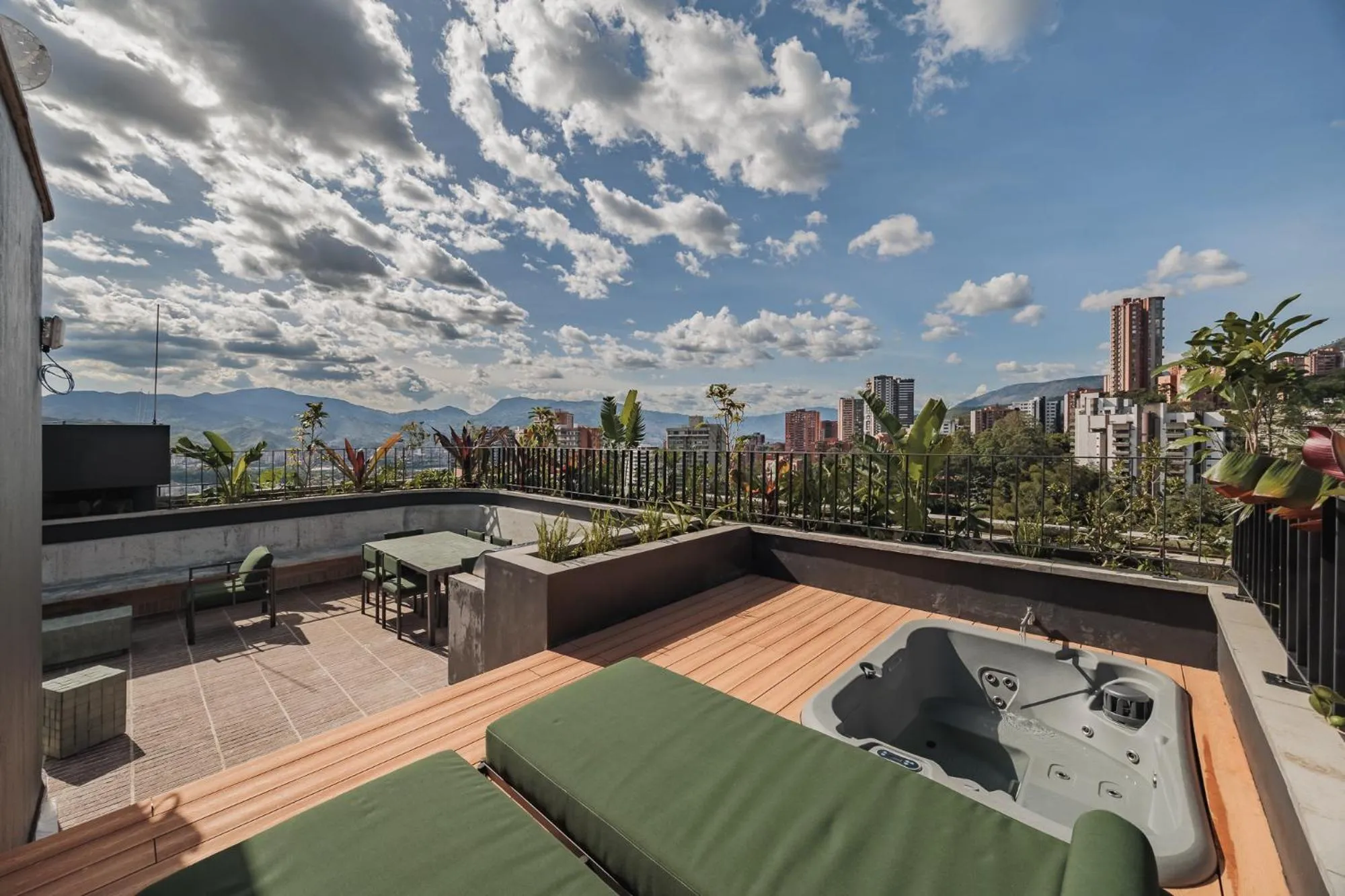 Hot Tub in The Somos Loho Hotel