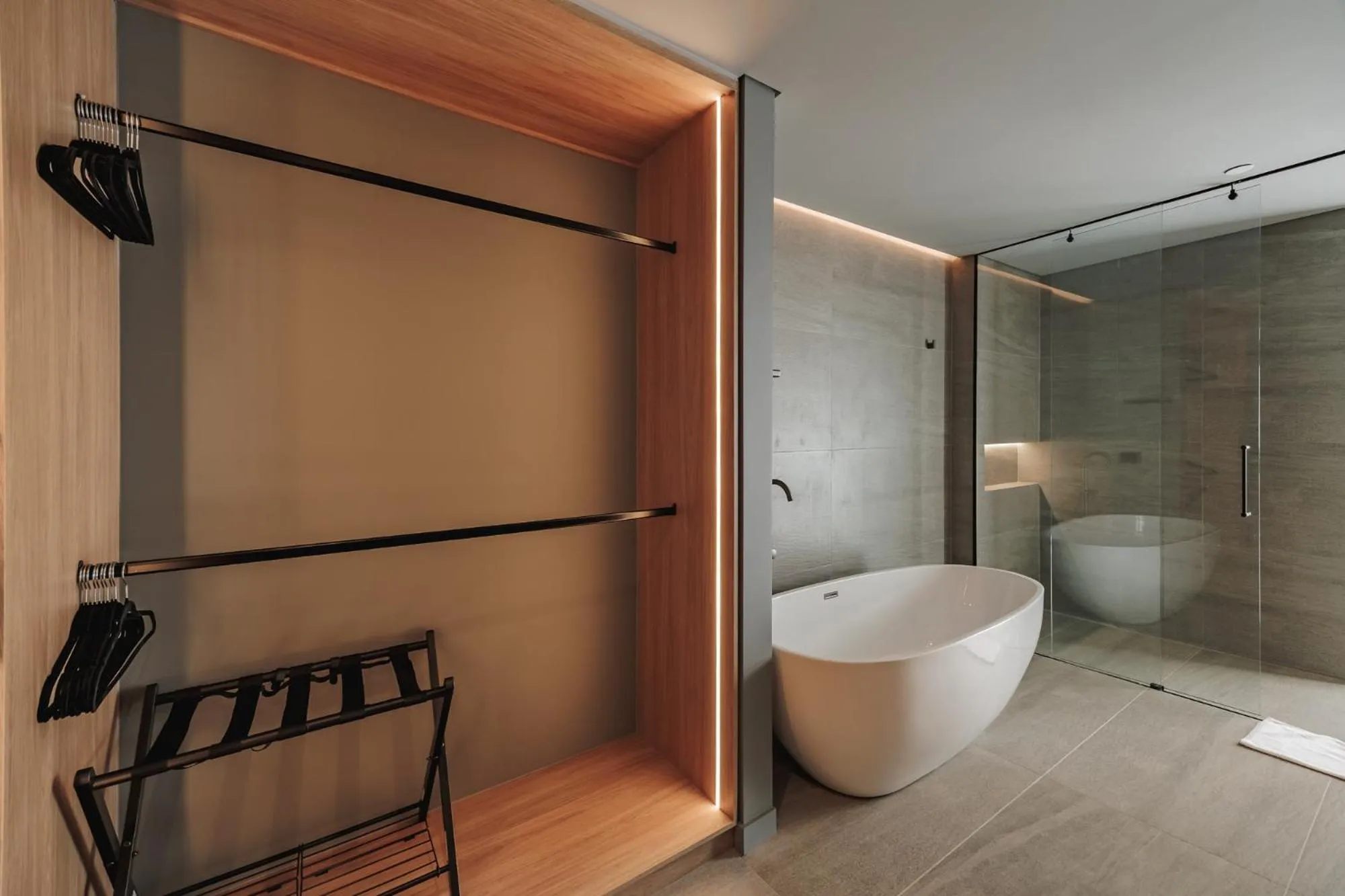 Shower in The Somos Loho Hotel