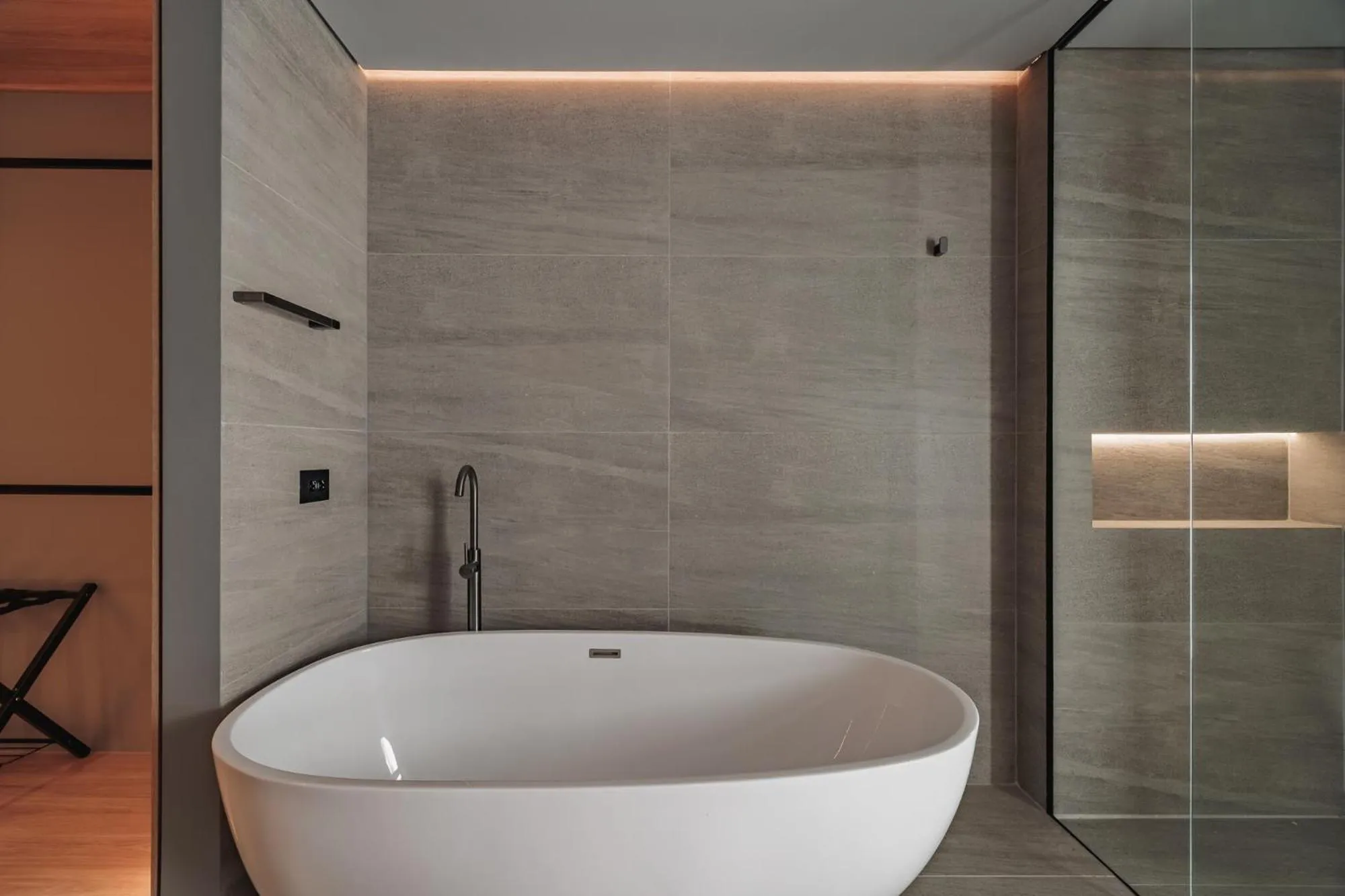 Bath in The Somos Loho Hotel