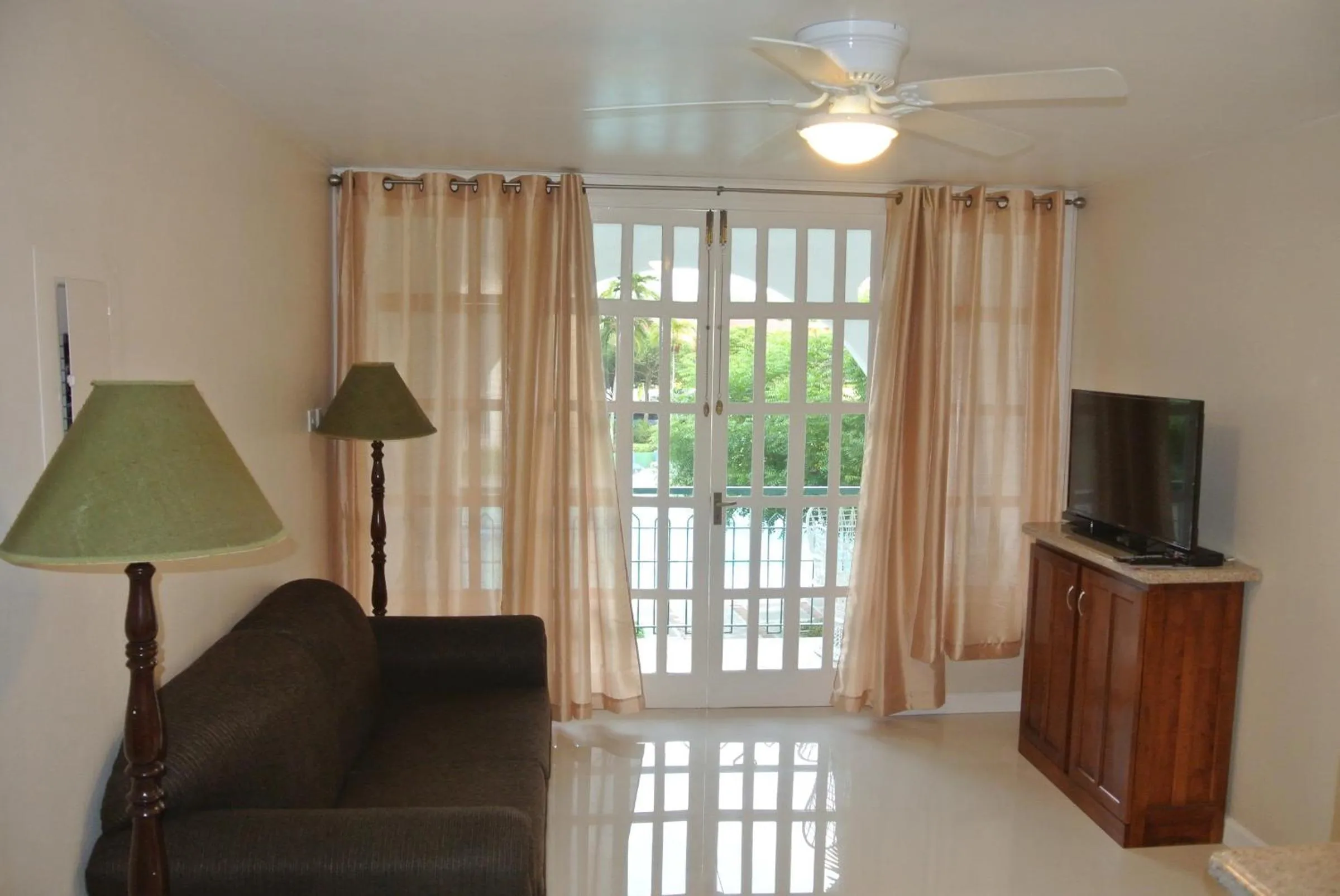 Bed in Beach One Bedroom Suite 13