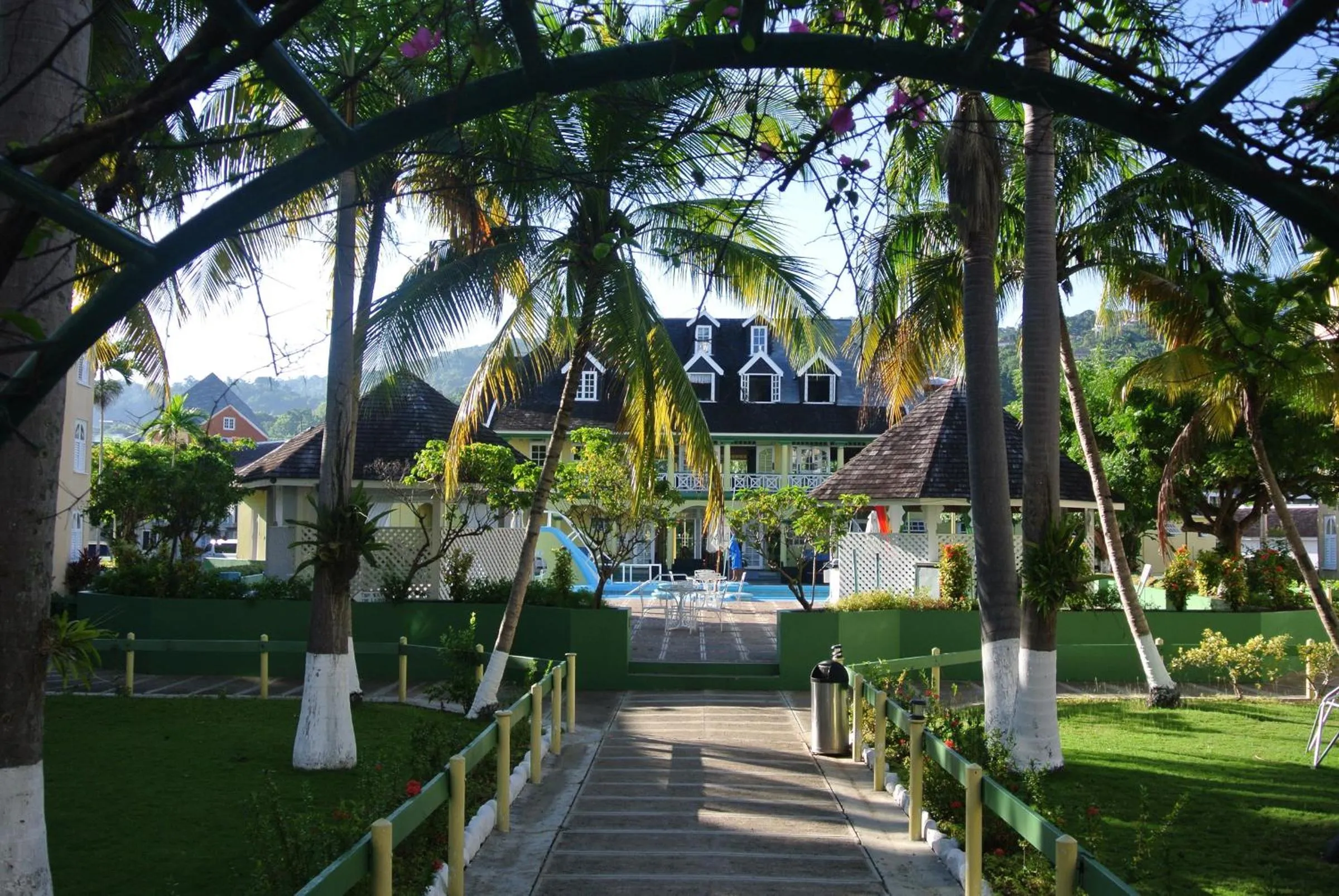 Restaurant/places to eat in Beach One Bedroom Suite 13