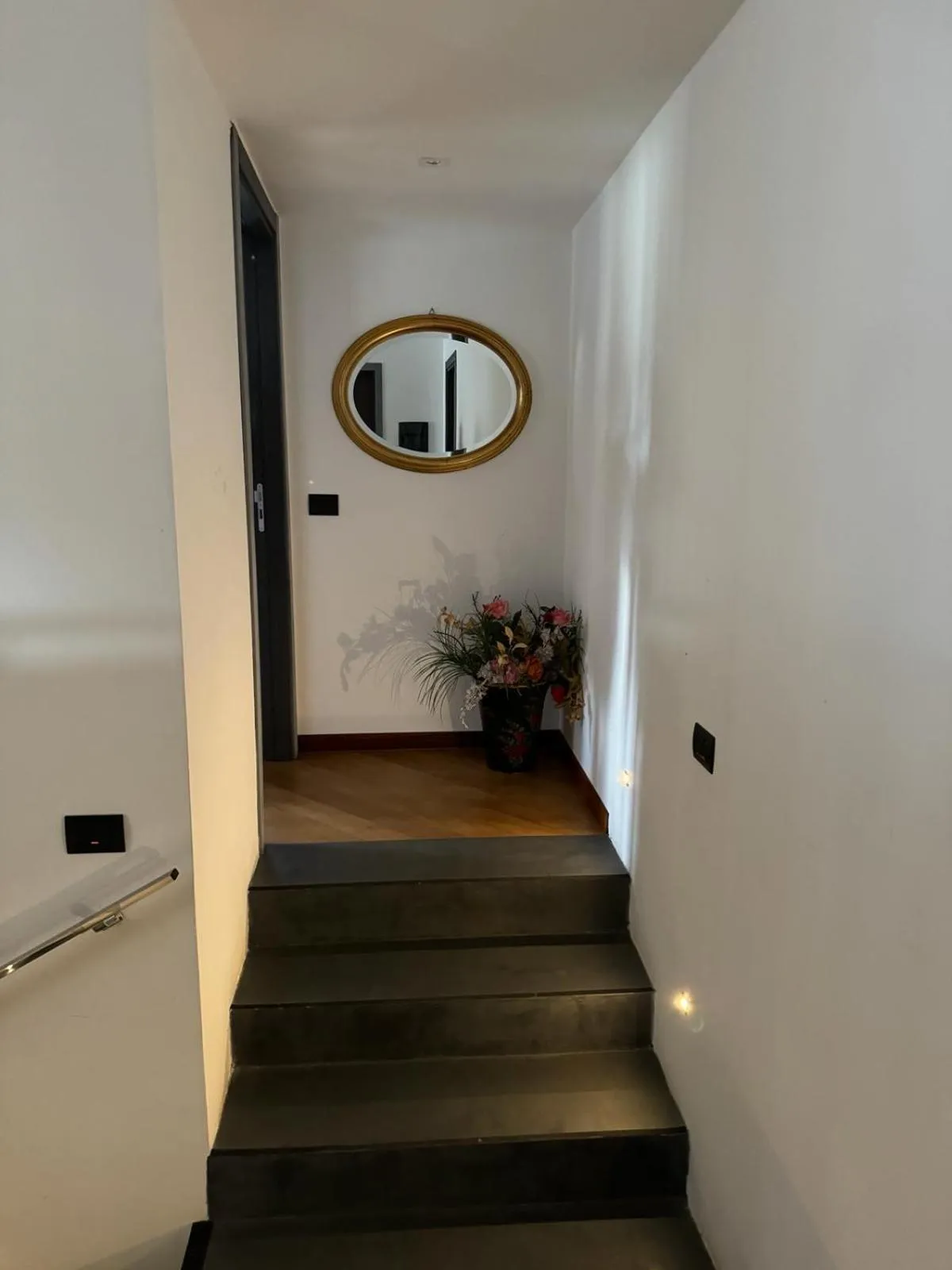 Decorative detail in Kalos Relais