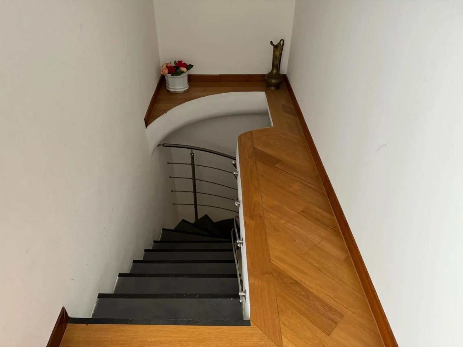 Decorative detail in Kalos Relais