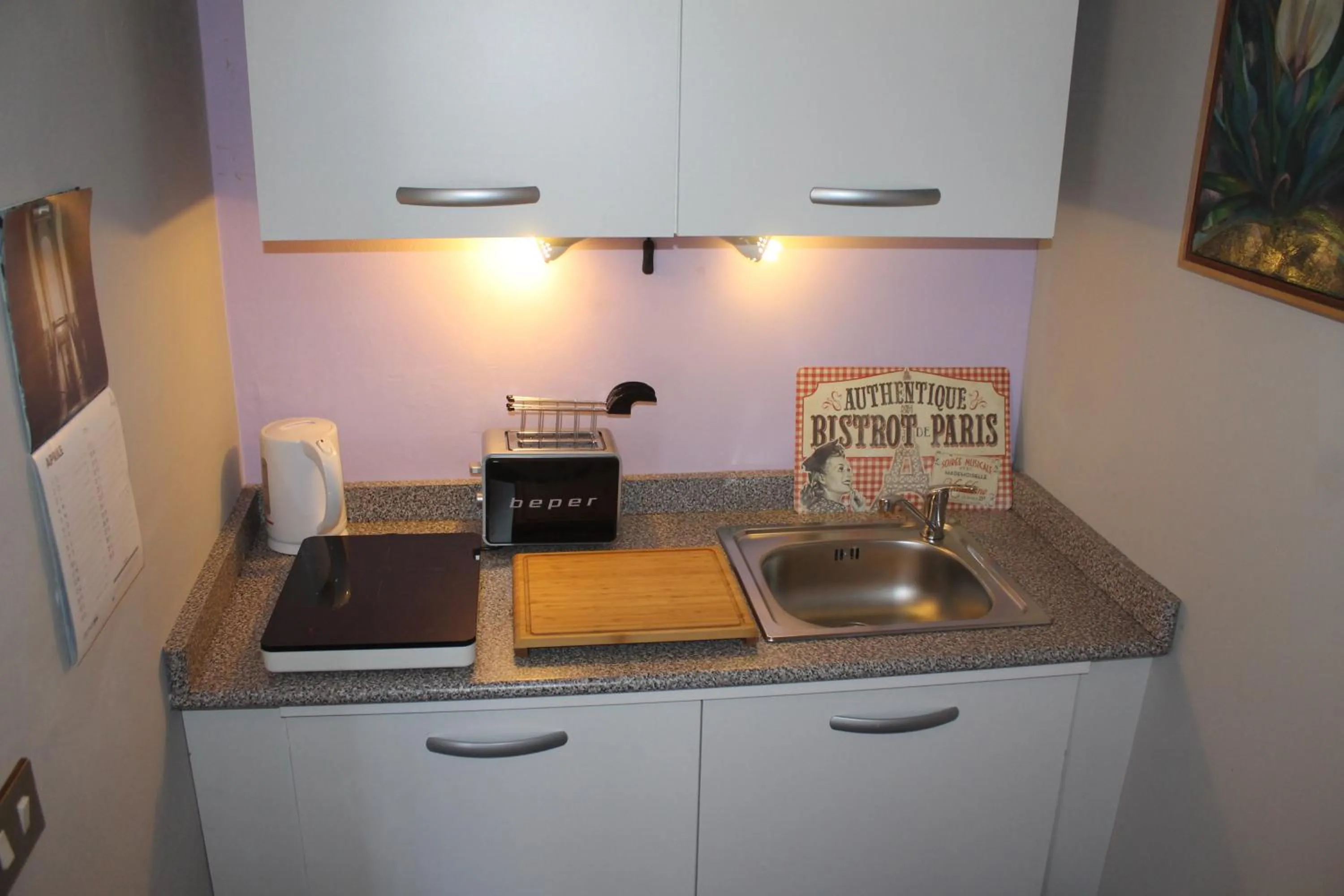 Kitchen or kitchenette in B&B Artistic House