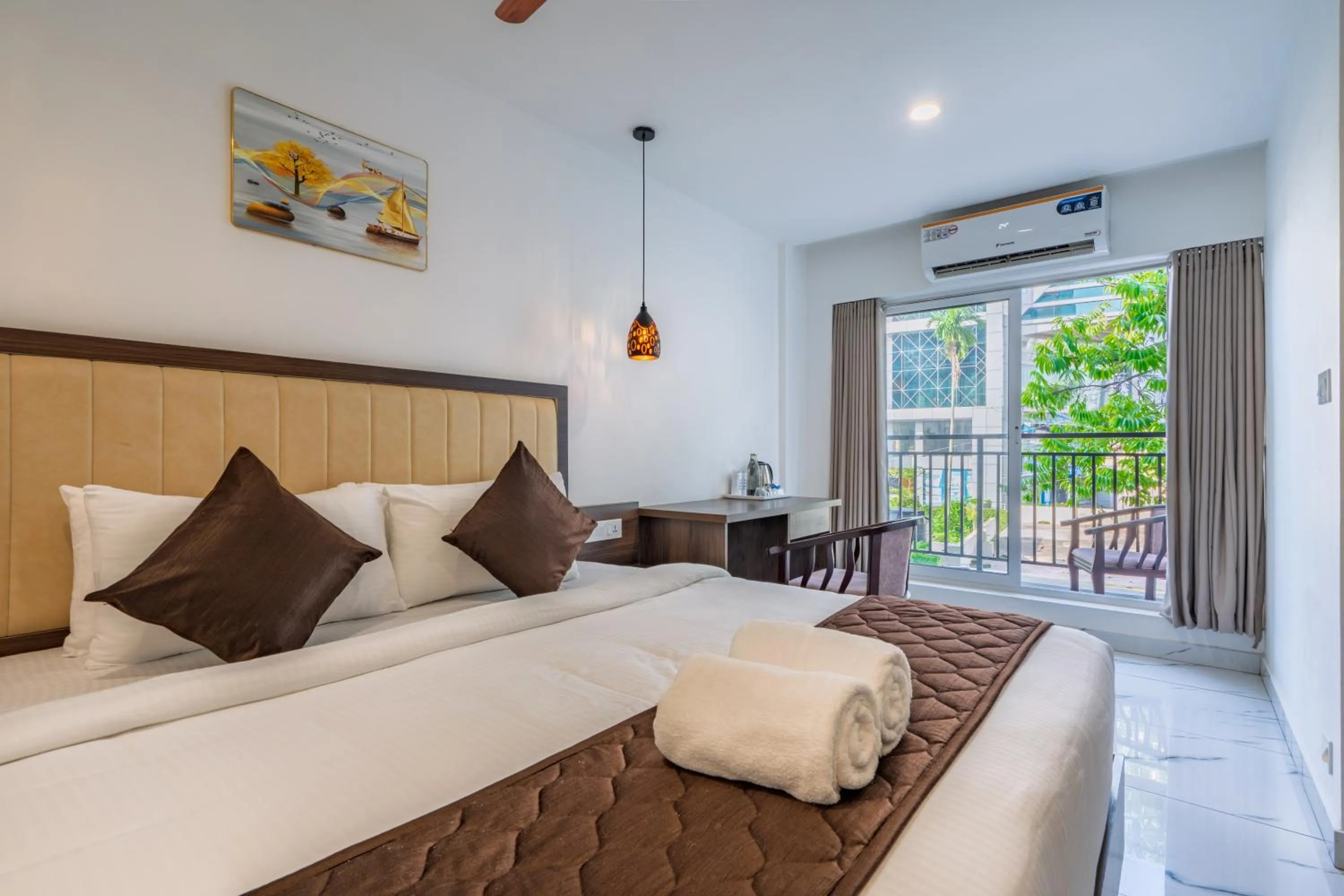 Deluxe Double Room with Balcony in Mughal Suites