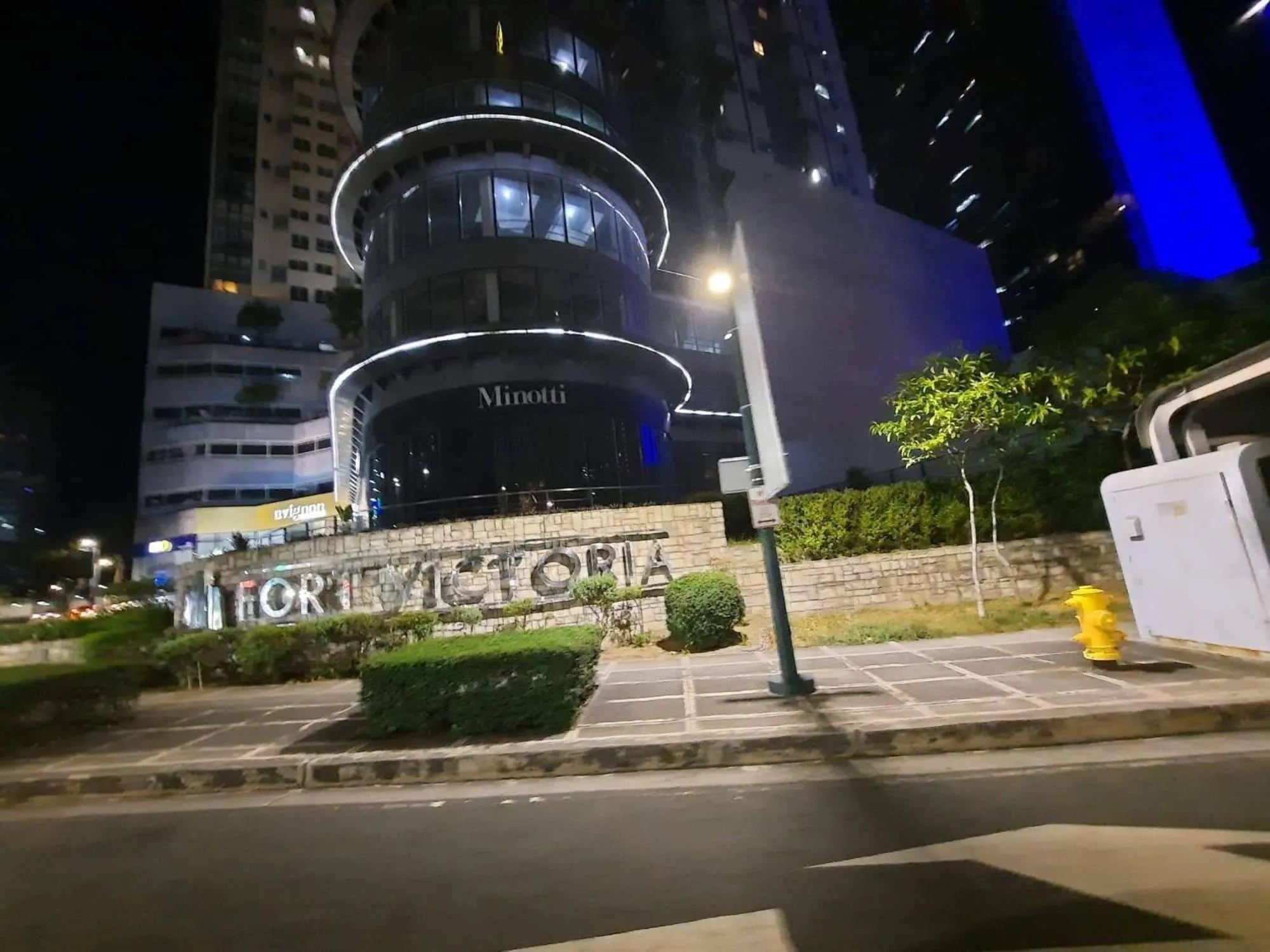 L1 Twin Bed Staycation in Bonifacio Global City