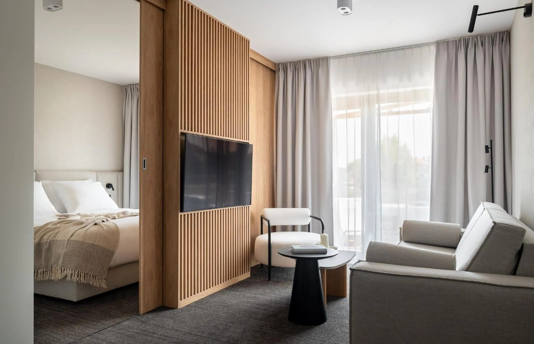 Living room, Bed in Nickel Resort & Wellnest Kołobrzeg - Grzybowo