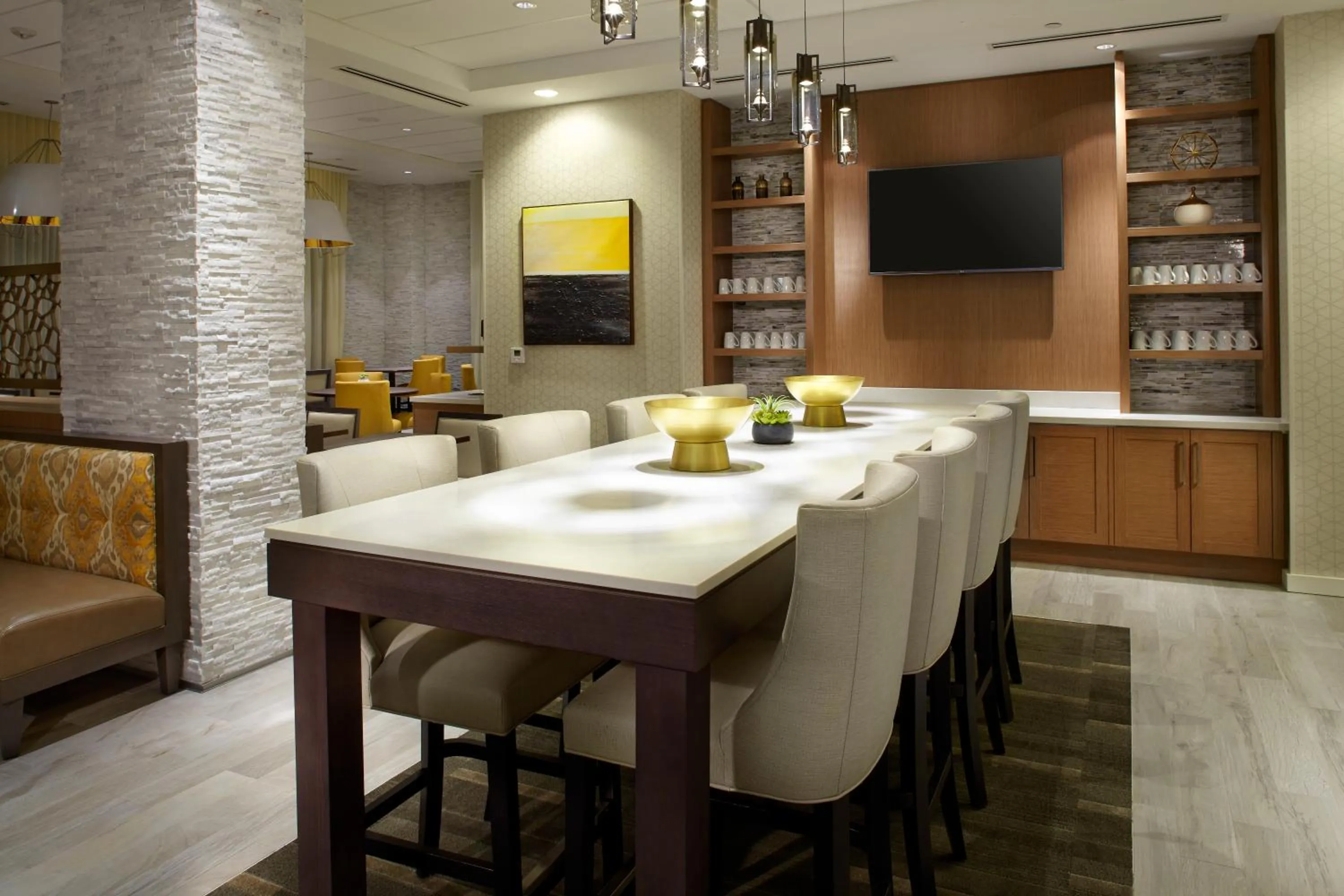 Dining area in Hyatt Place Miami Airport East