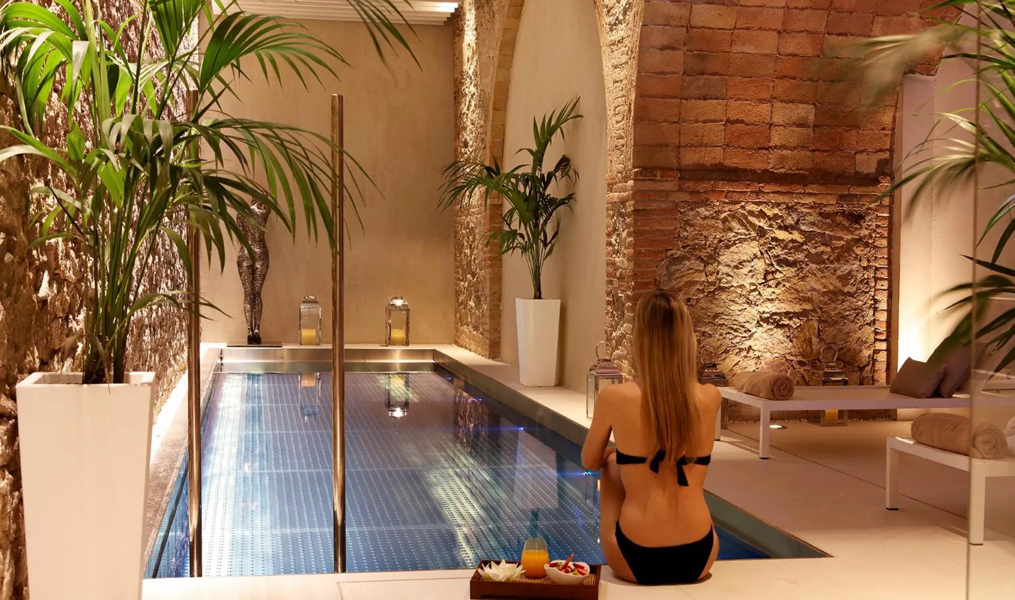 Swimming pool in ABaC H&R Barcelona Monument