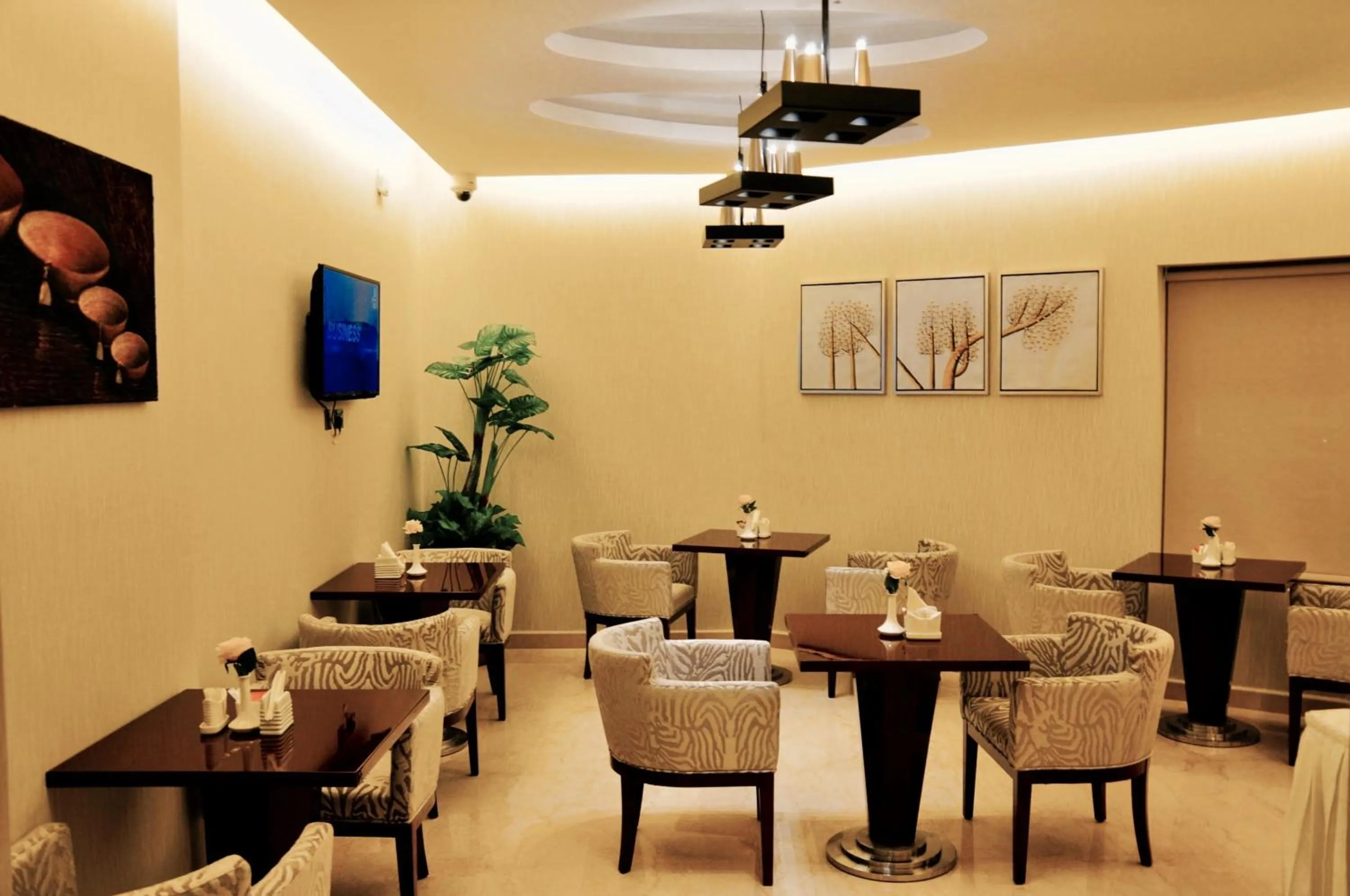 Restaurant/places to eat in Asherij Hotel
