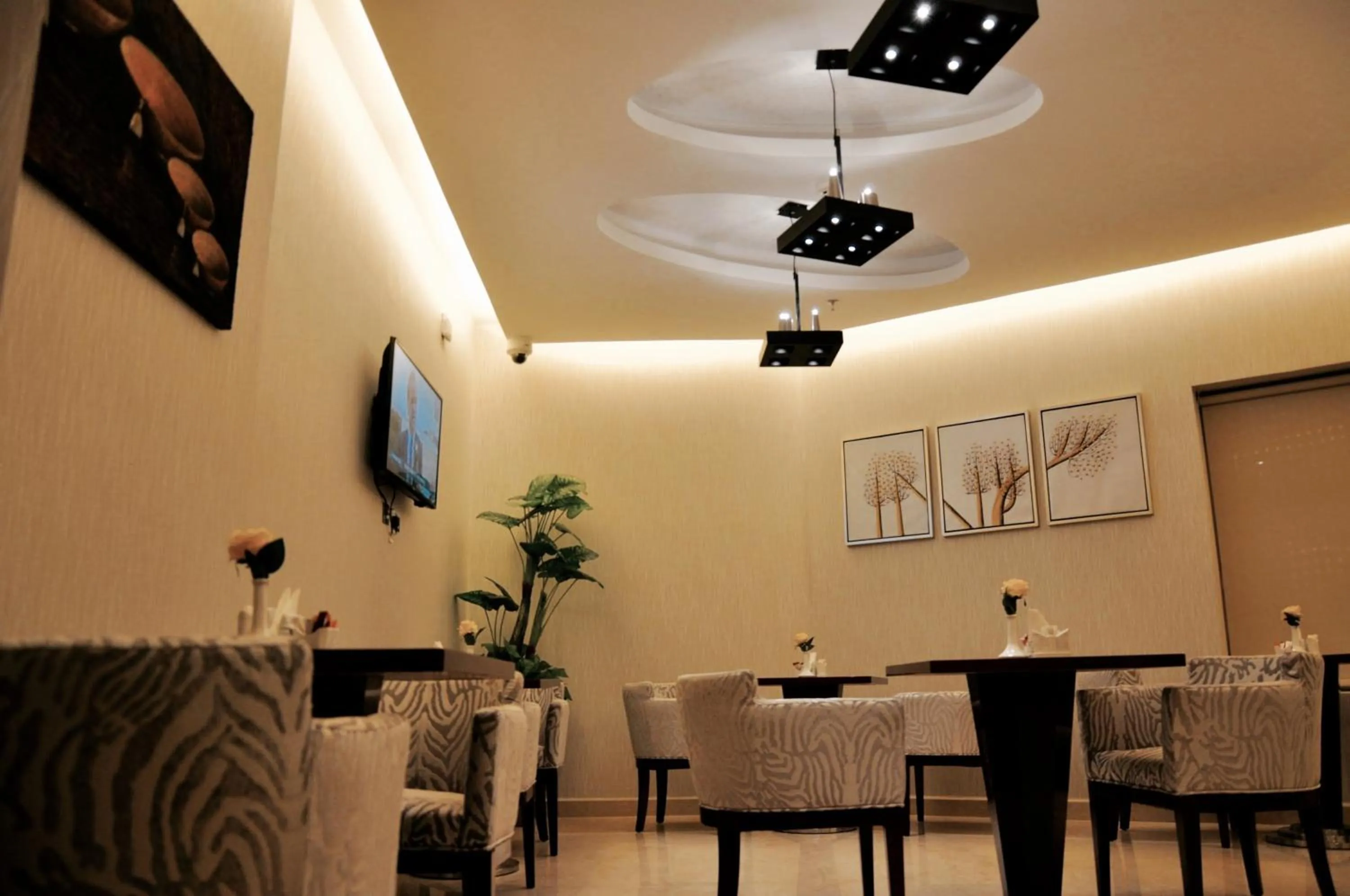 Restaurant/places to eat in Asherij Hotel