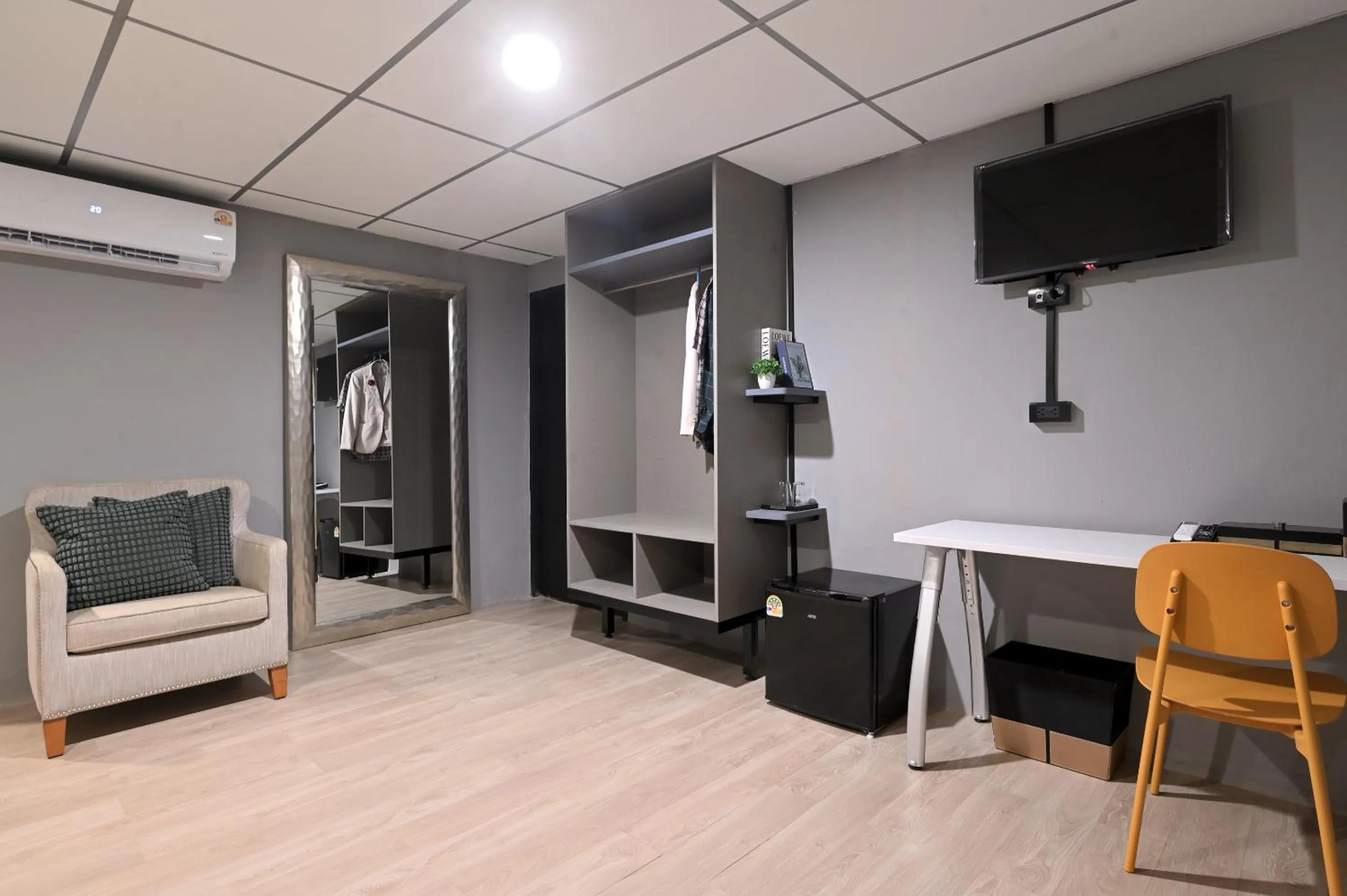 Bedroom in Floton Bangkok Hotel