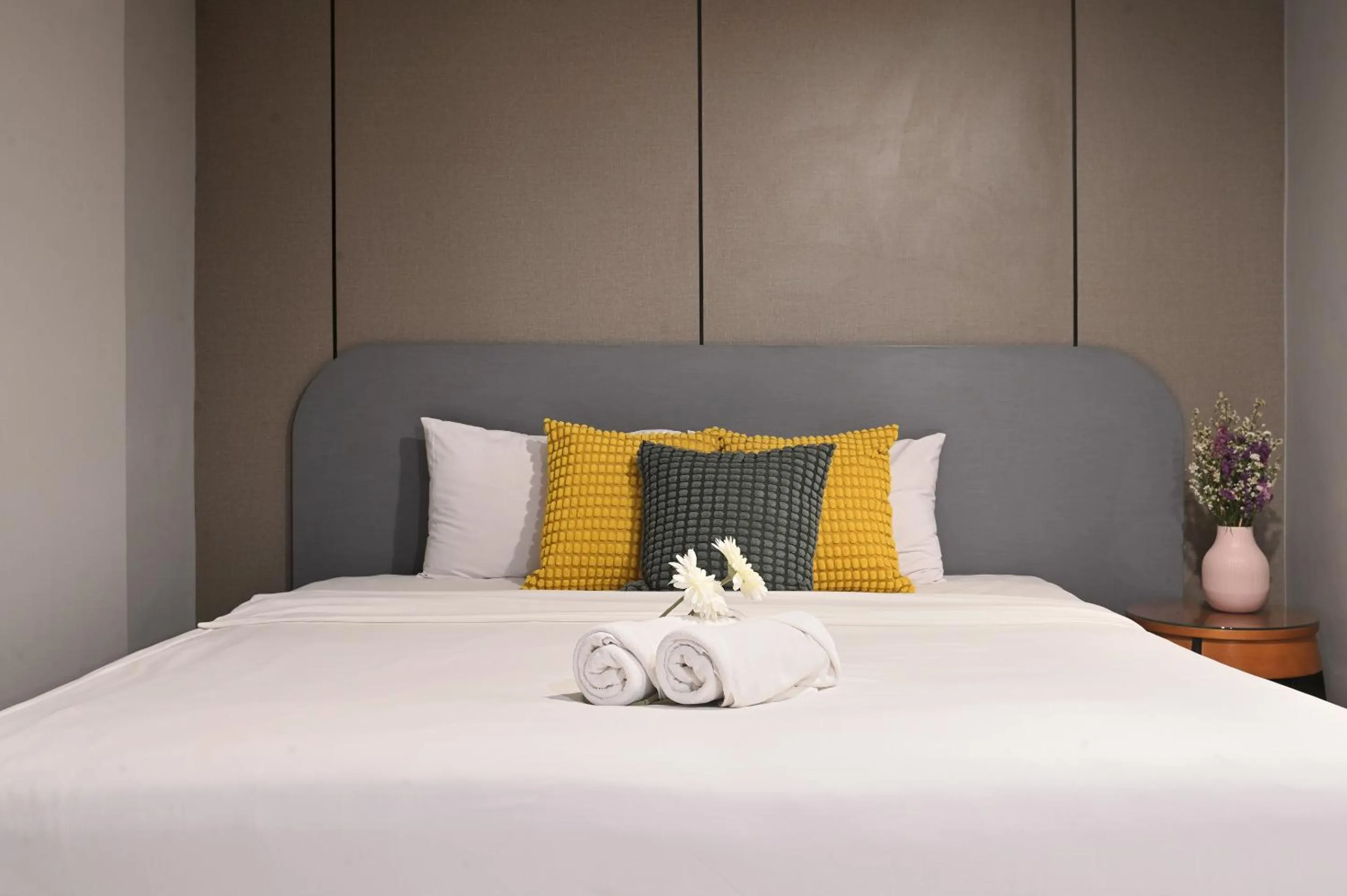 Bed in Floton Bangkok Hotel