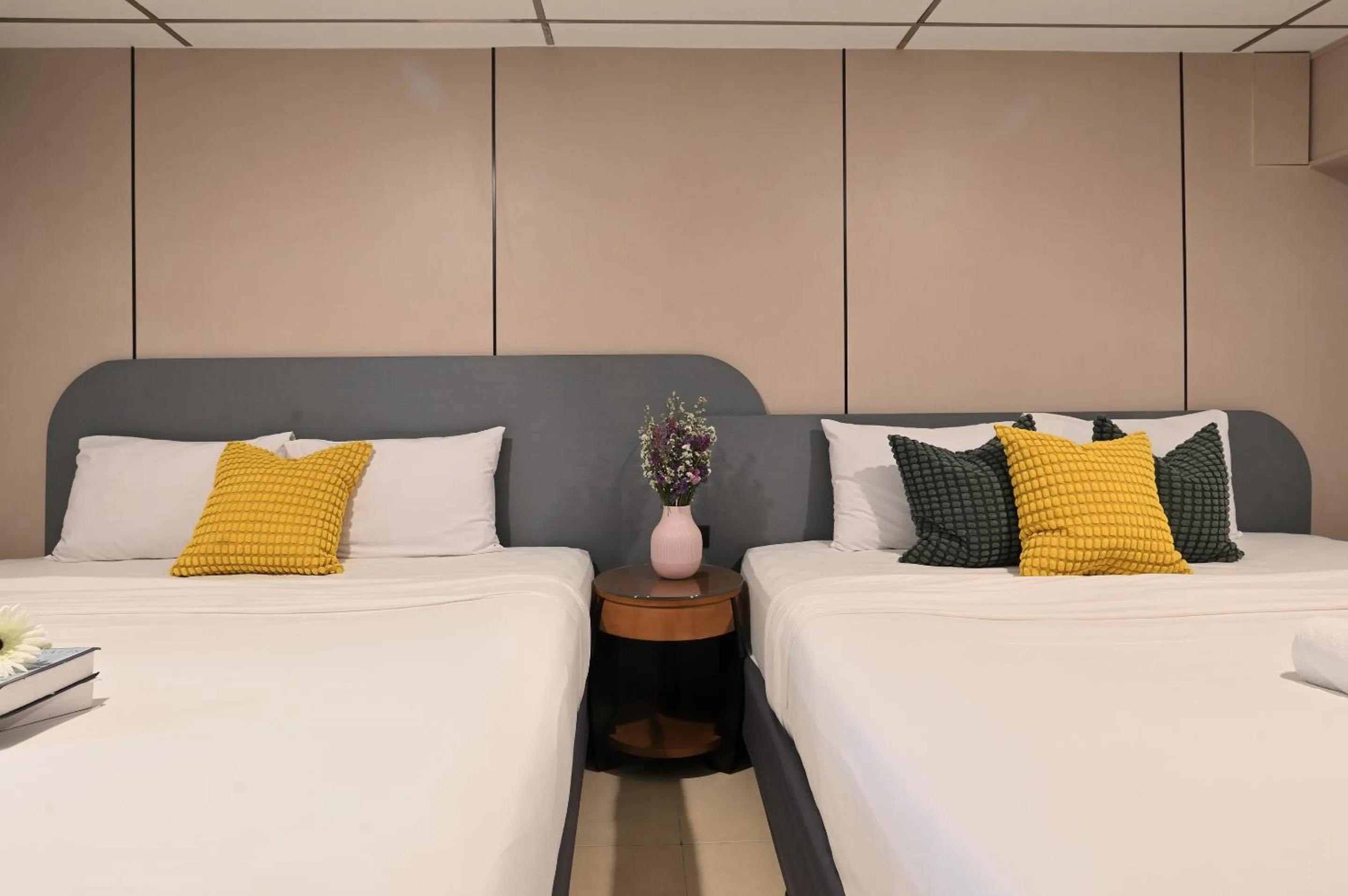 Bed in Floton Bangkok Hotel