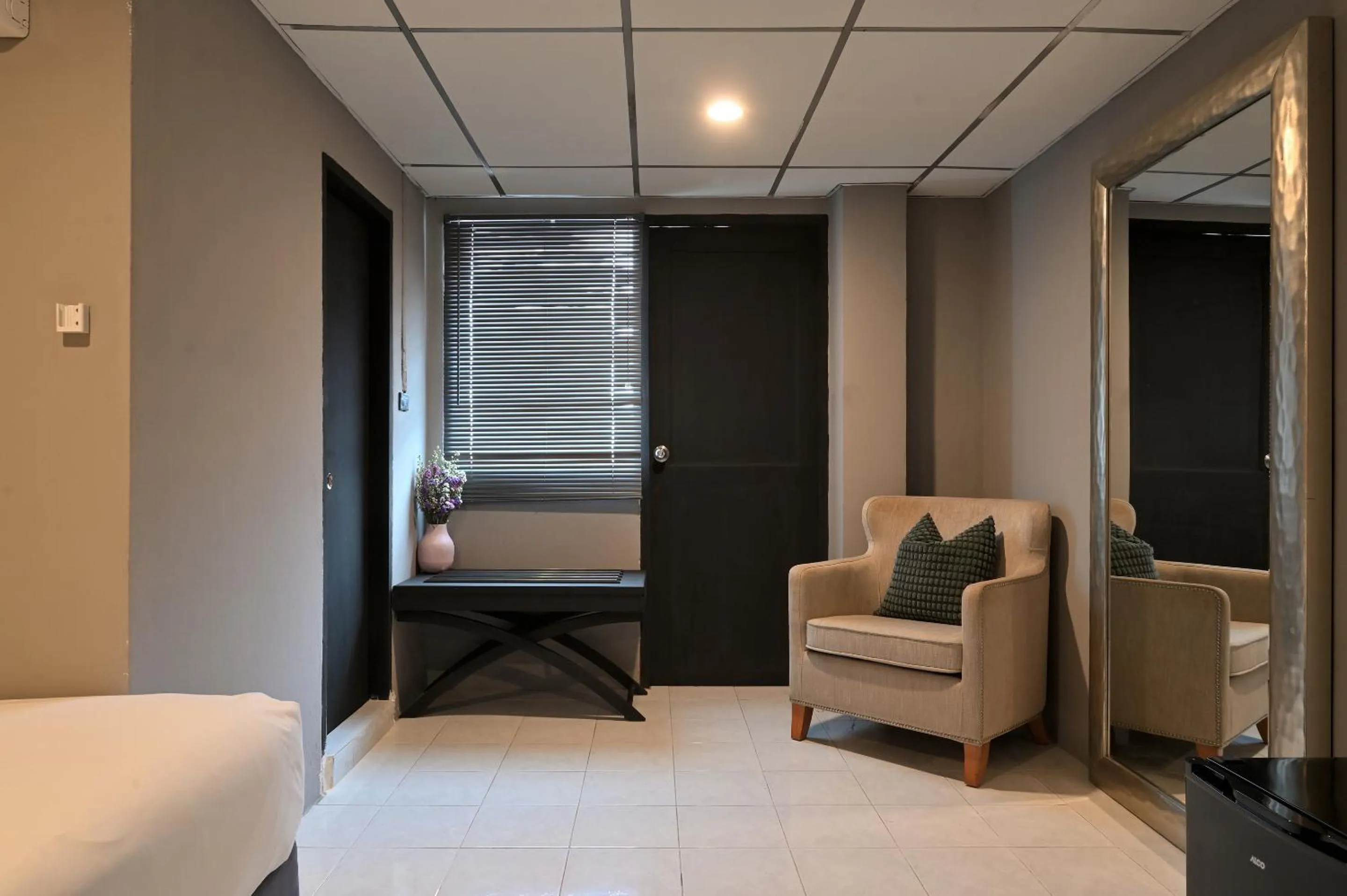 Living room, Bed in Floton Bangkok Hotel