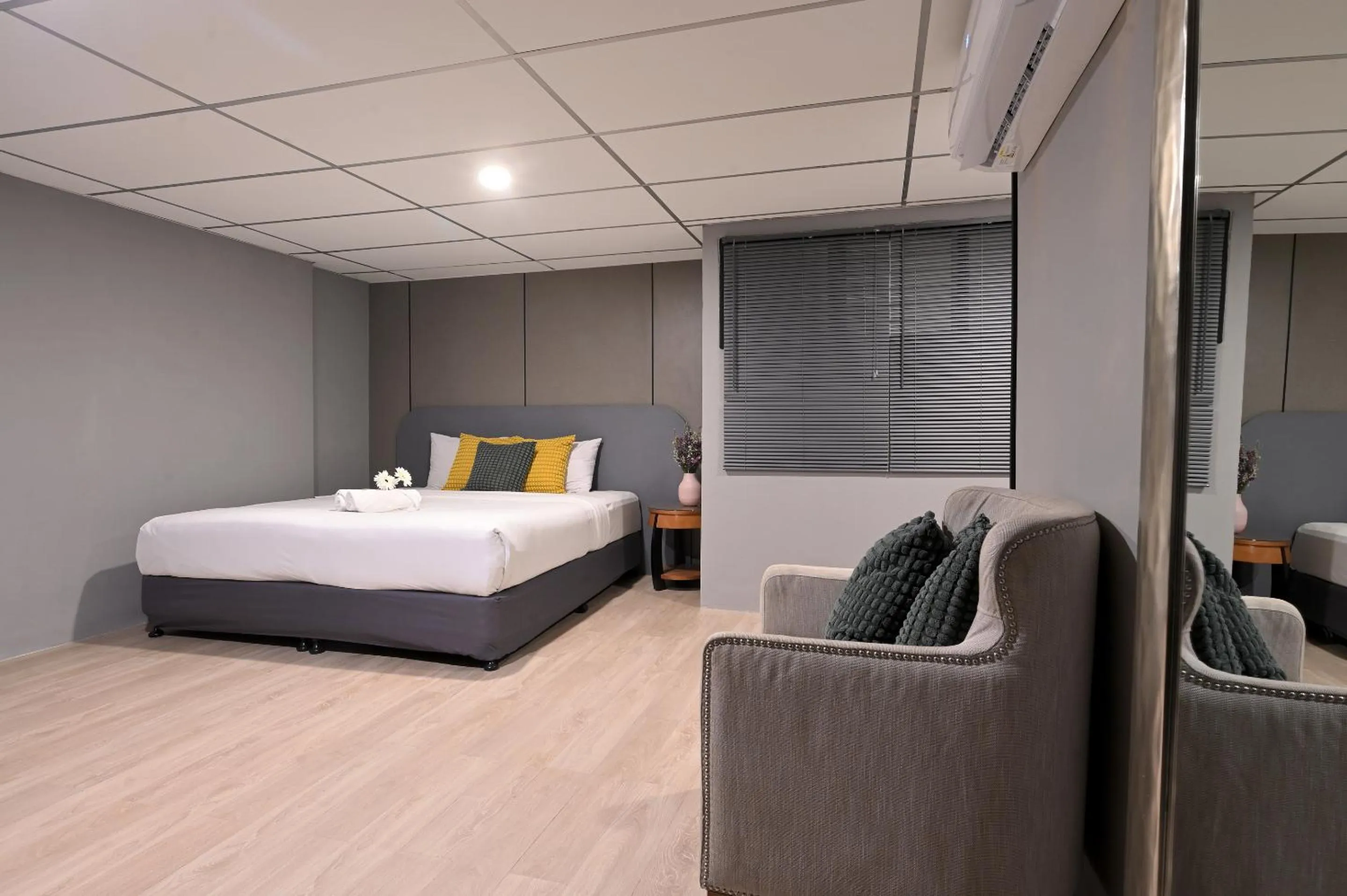 Bed in Floton Bangkok Hotel