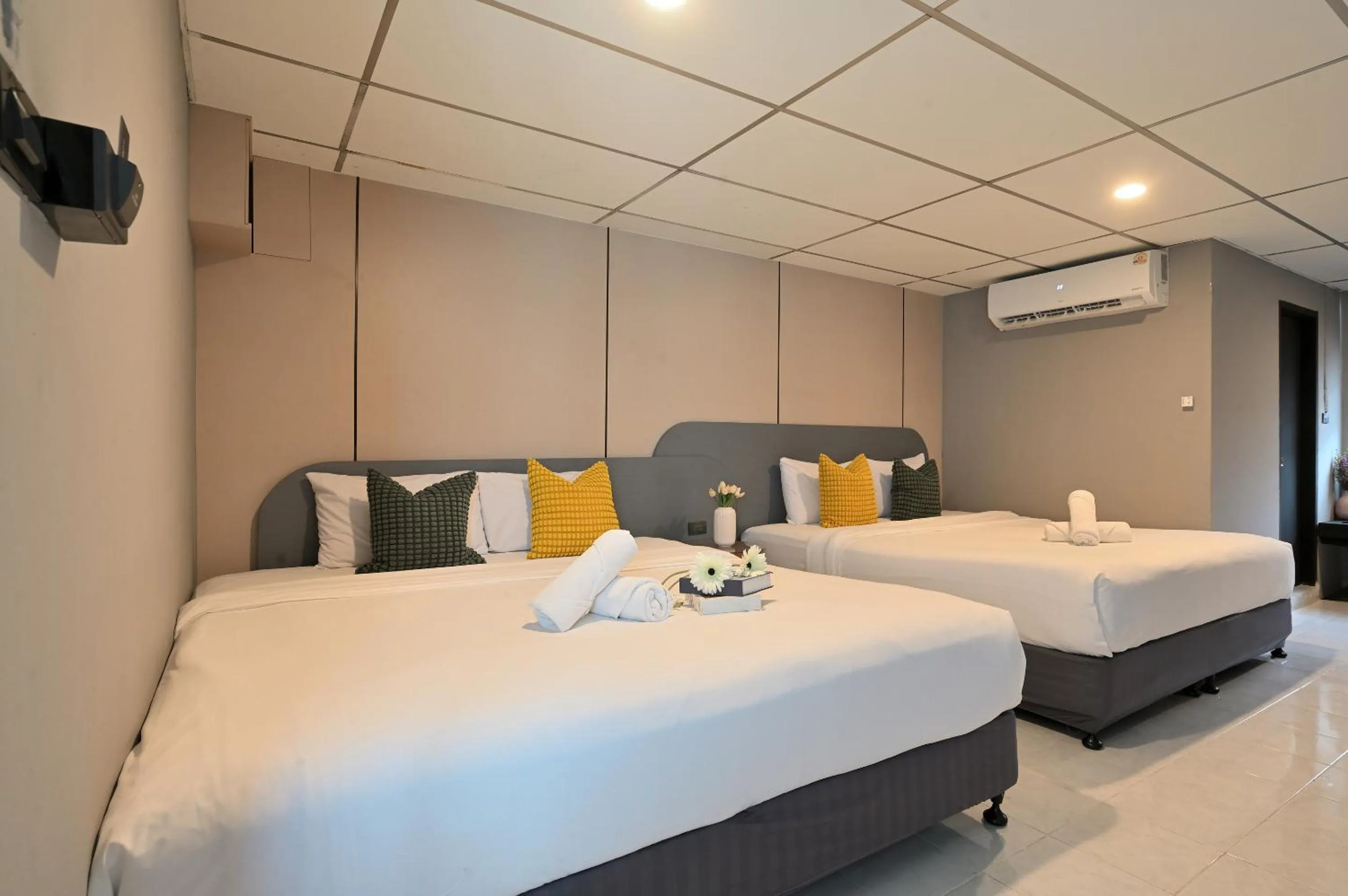 Bed in Floton Bangkok Hotel