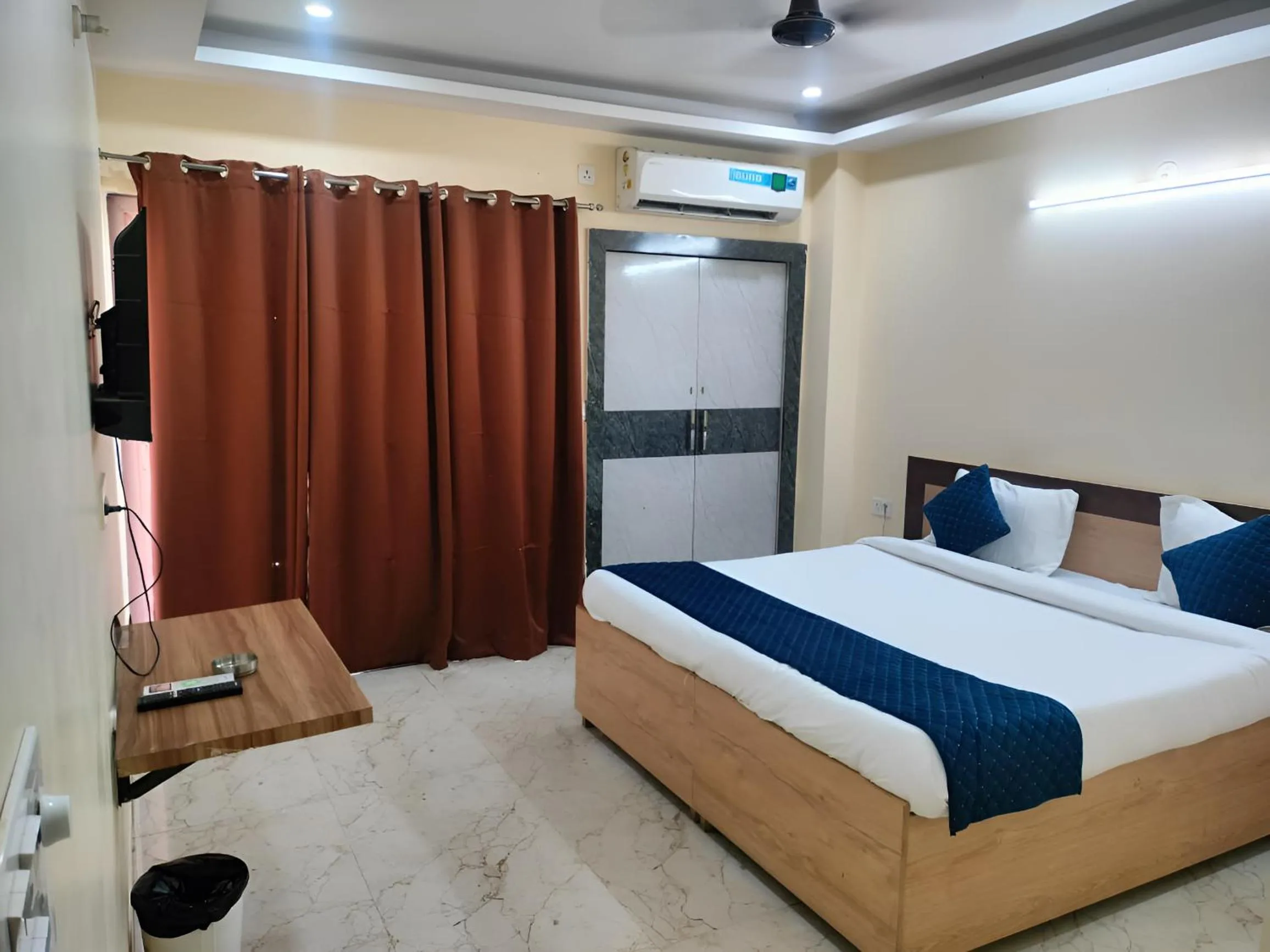 Double Room with Balcony - single occupancy in Green Vista Stays Medanta Medicity