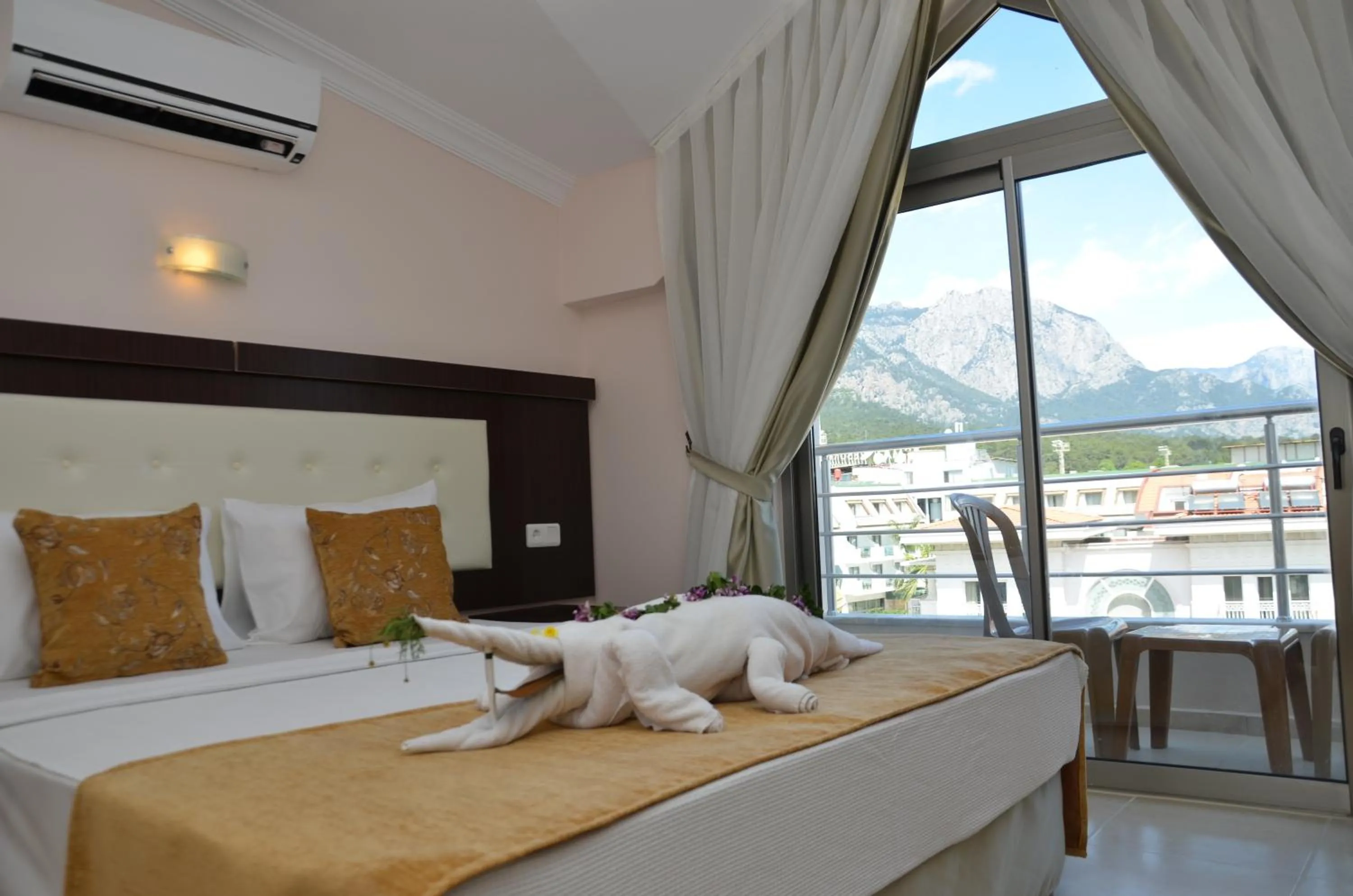 Bed in Erkal Resort Hotel