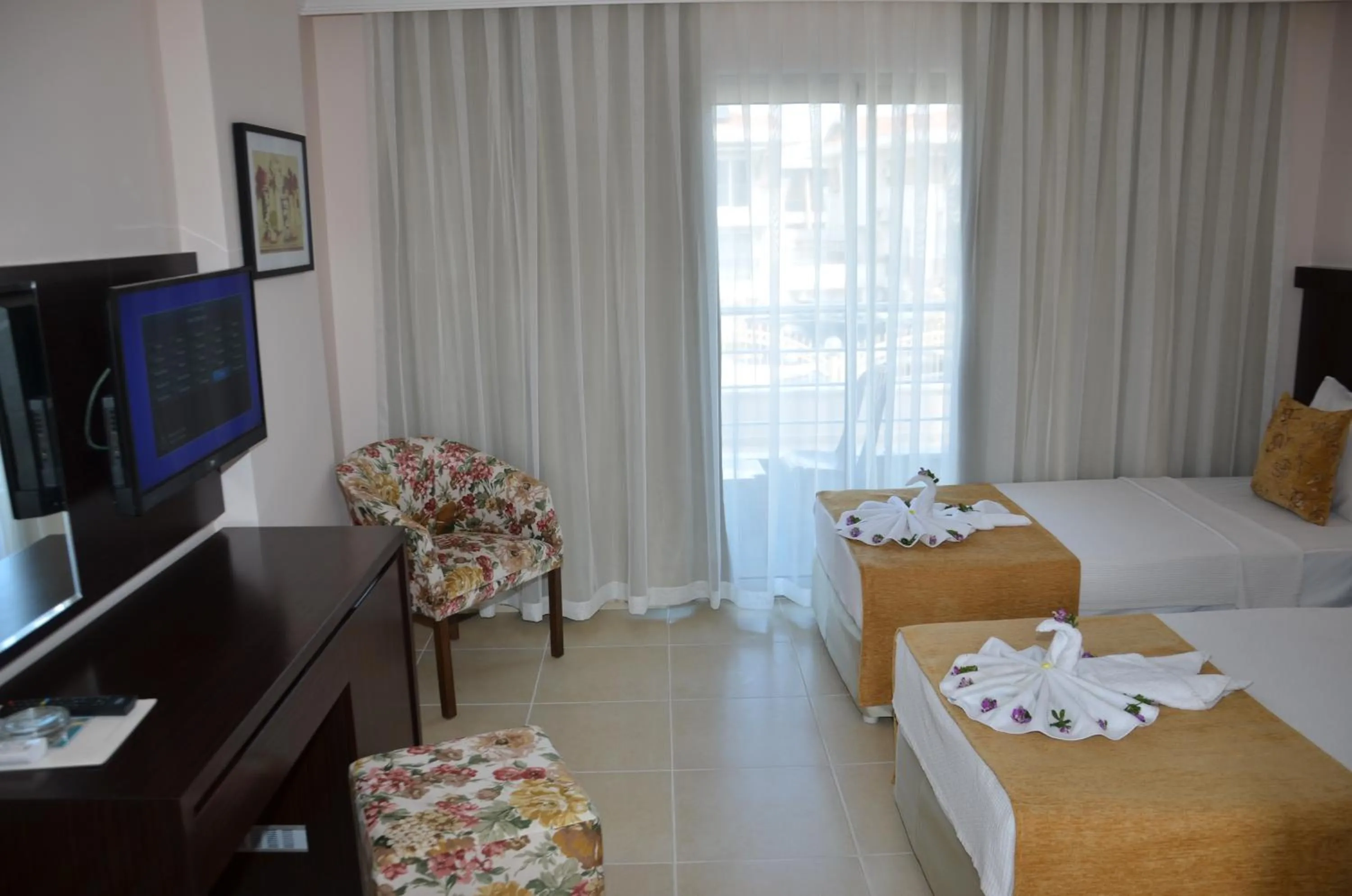 Bed in Erkal Resort Hotel